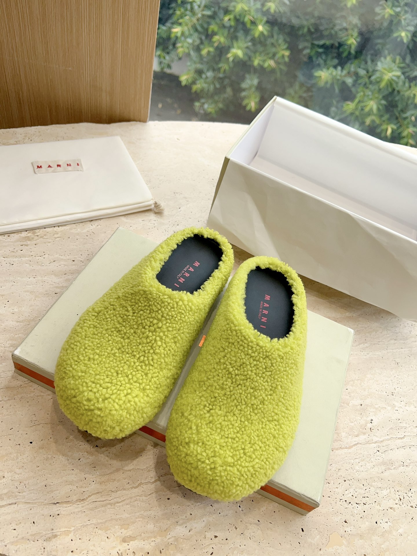 New 2023 Mani Lambskin Sandals: Stylish, Red, and Comfortable! - 图片 4