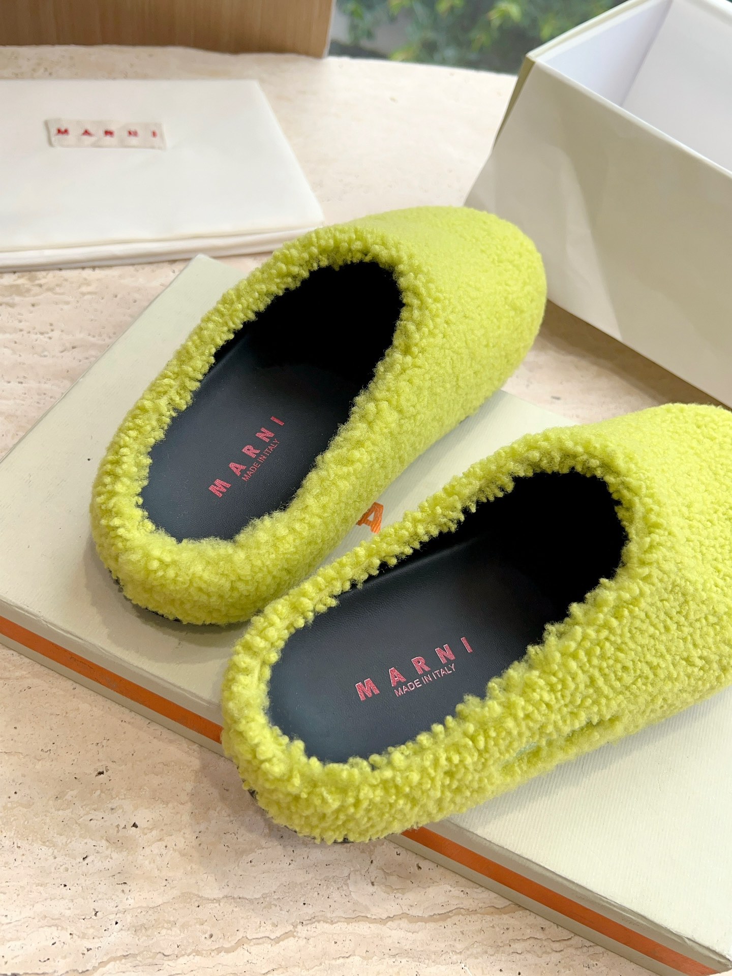 New 2023 Mani Lambskin Sandals: Stylish, Red, and Comfortable! - 图片 7