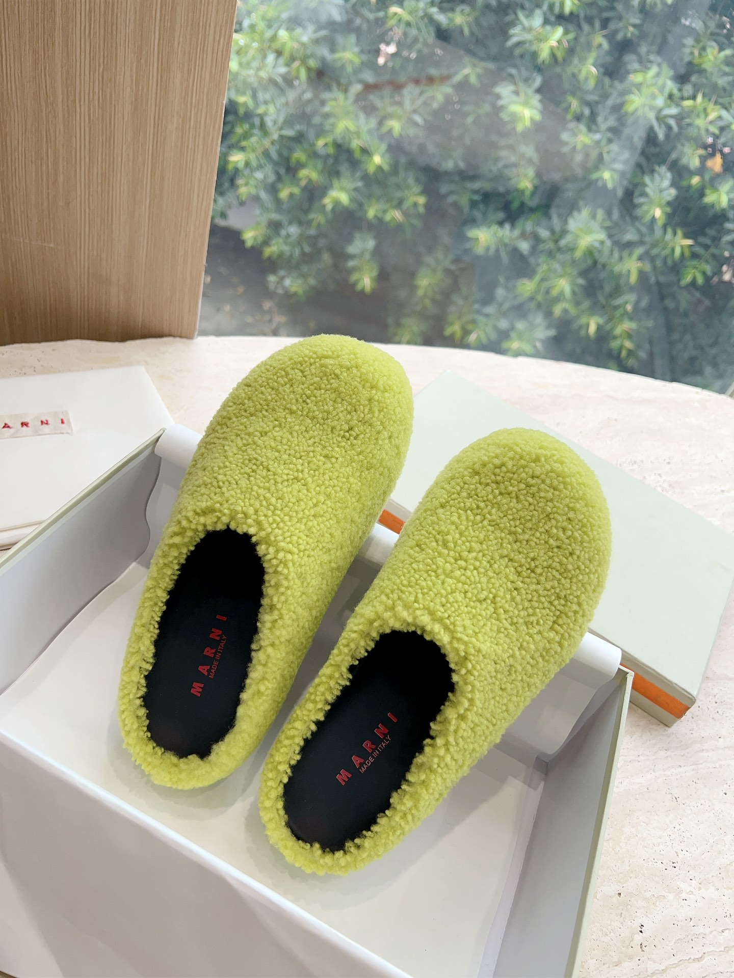 New 2023 Mani Lambskin Sandals: Stylish, Red, and Comfortable! - 图片 3