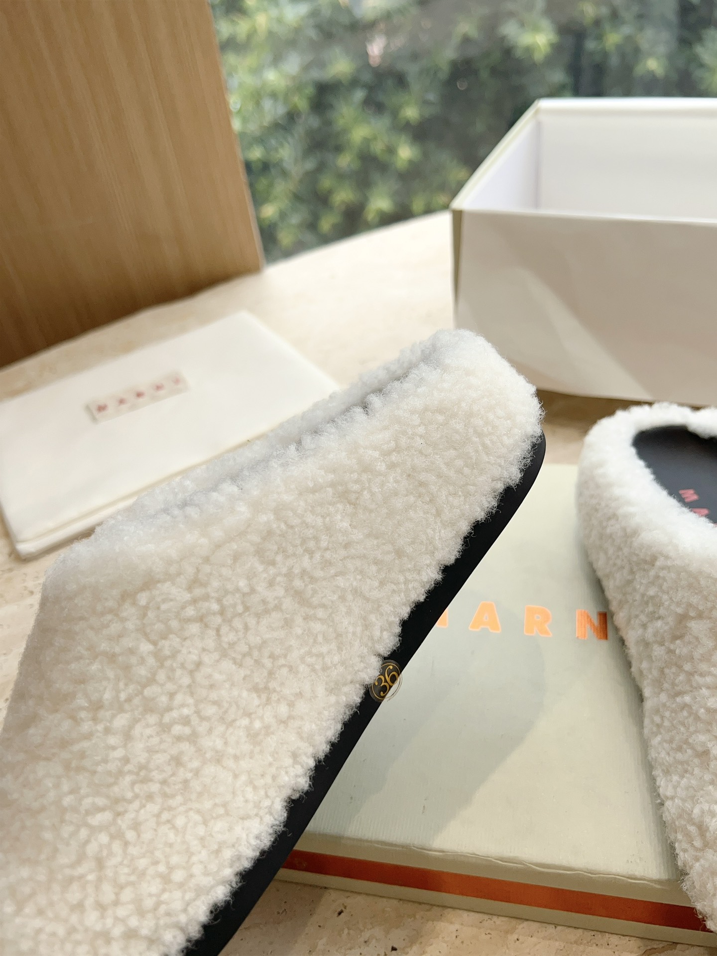 New 2023 Mani Lambskin Sandals: Stylish, Red, and Comfortable with Rubber Base - 图片 8