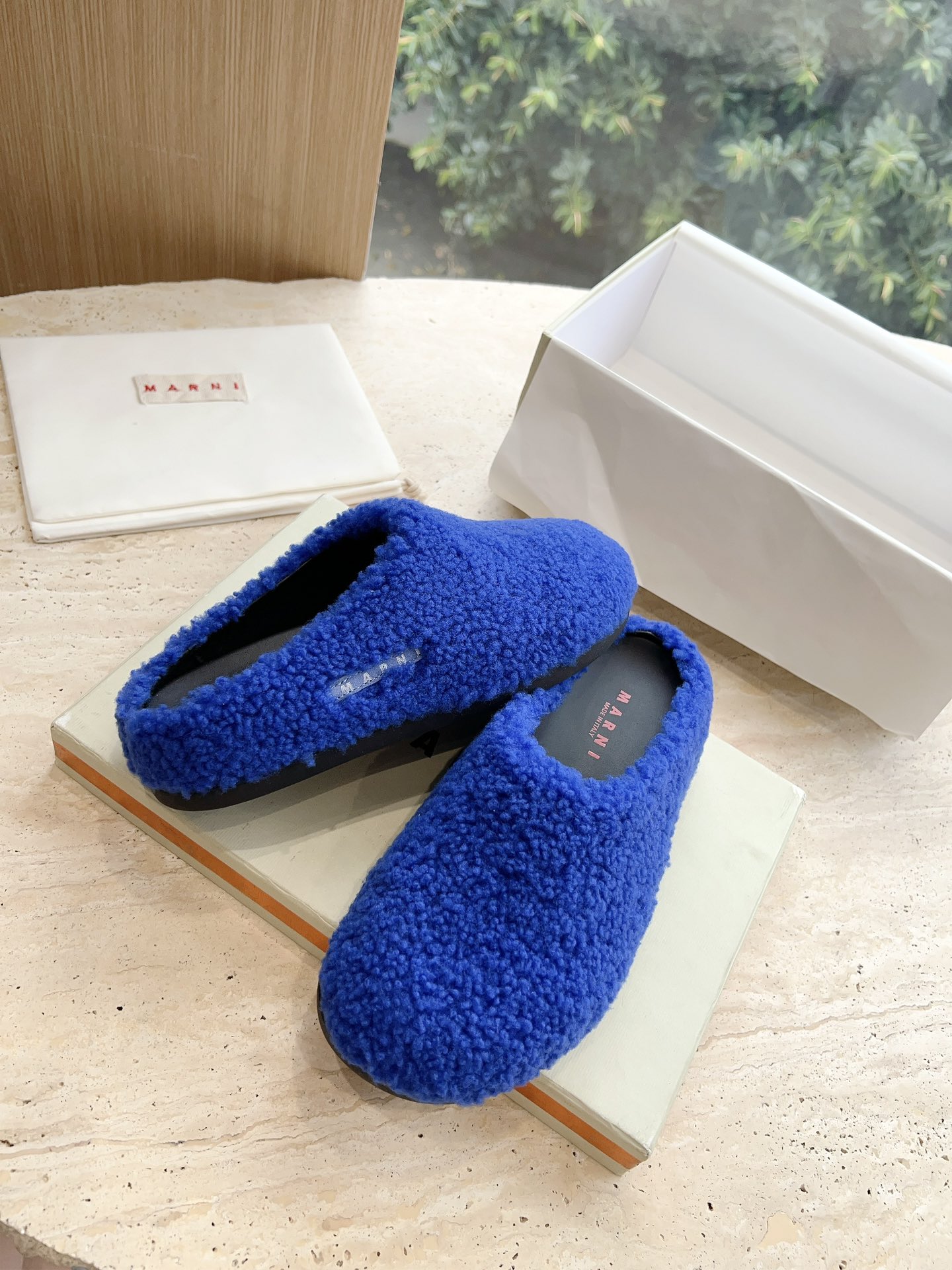 Stylish Red Sandals with Lamb Fur and Non-Slip Sole in Various Sizes - 图片 5