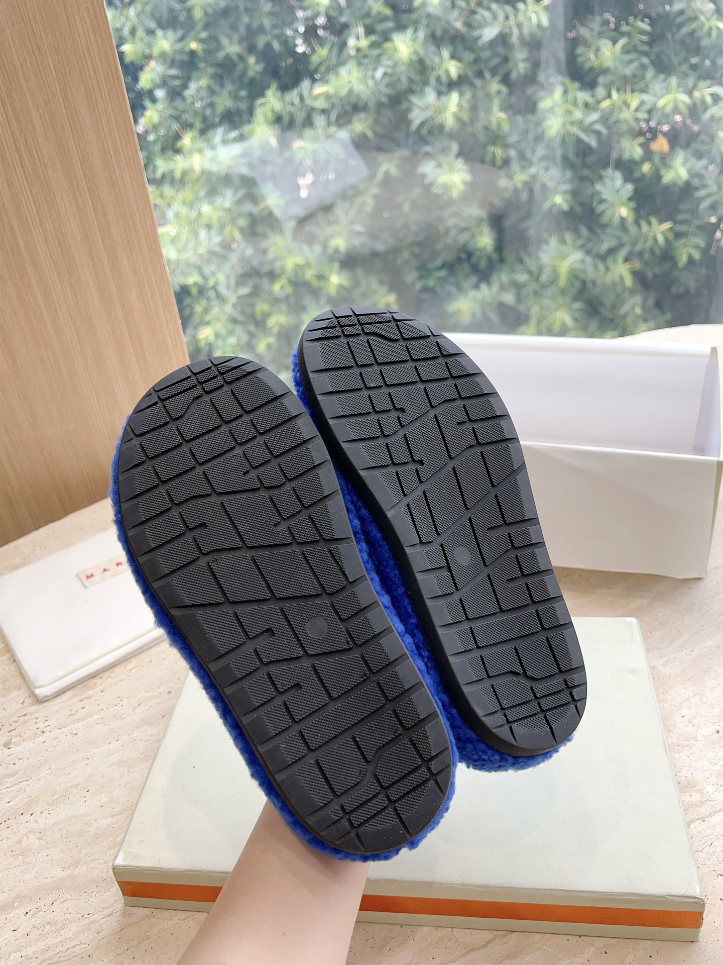 Stylish Red Sandals with Lamb Fur and Non-Slip Sole in Various Sizes - 图片 9