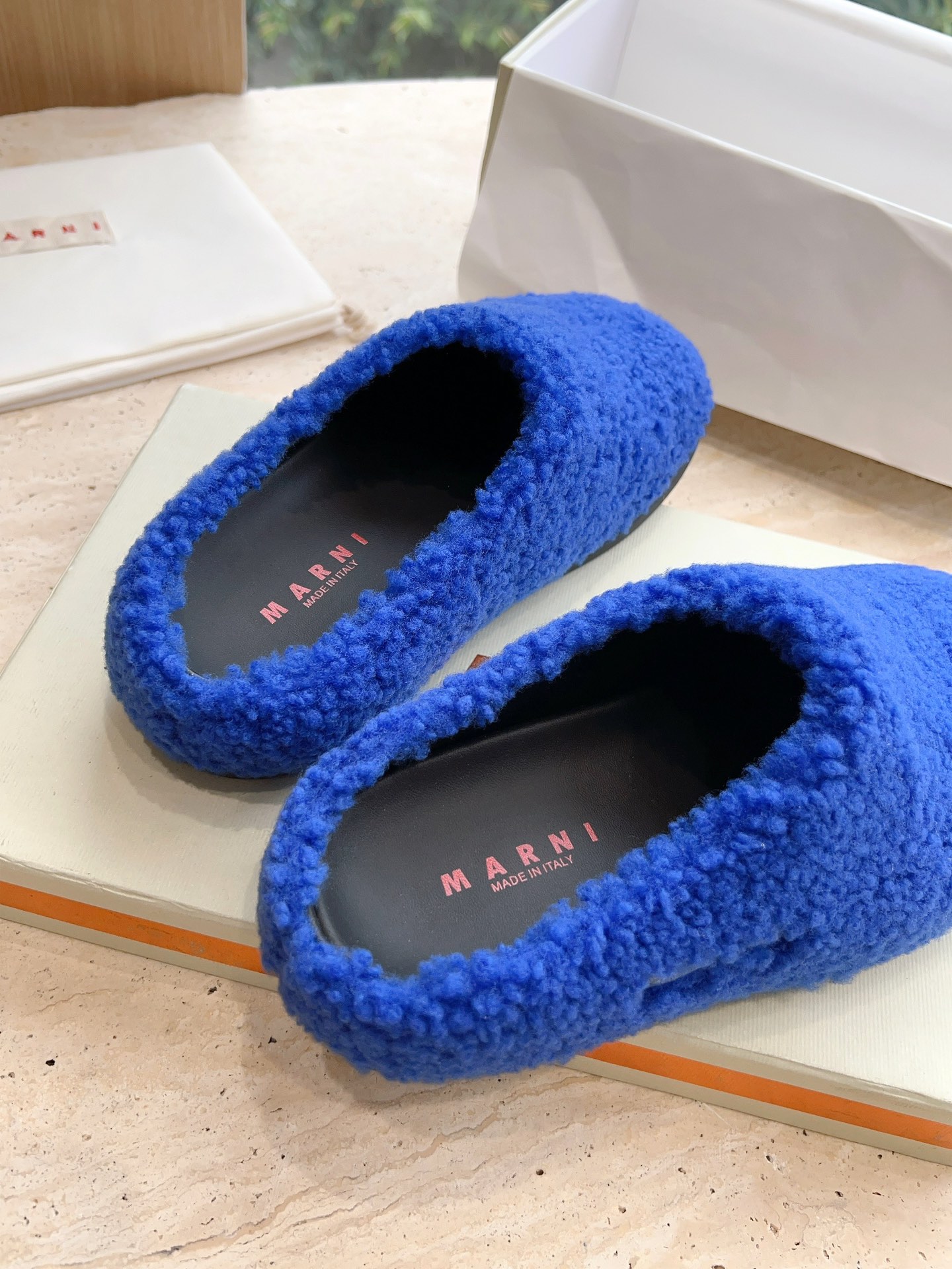 Stylish Red Sandals with Lamb Fur and Non-Slip Sole in Various Sizes - 图片 7