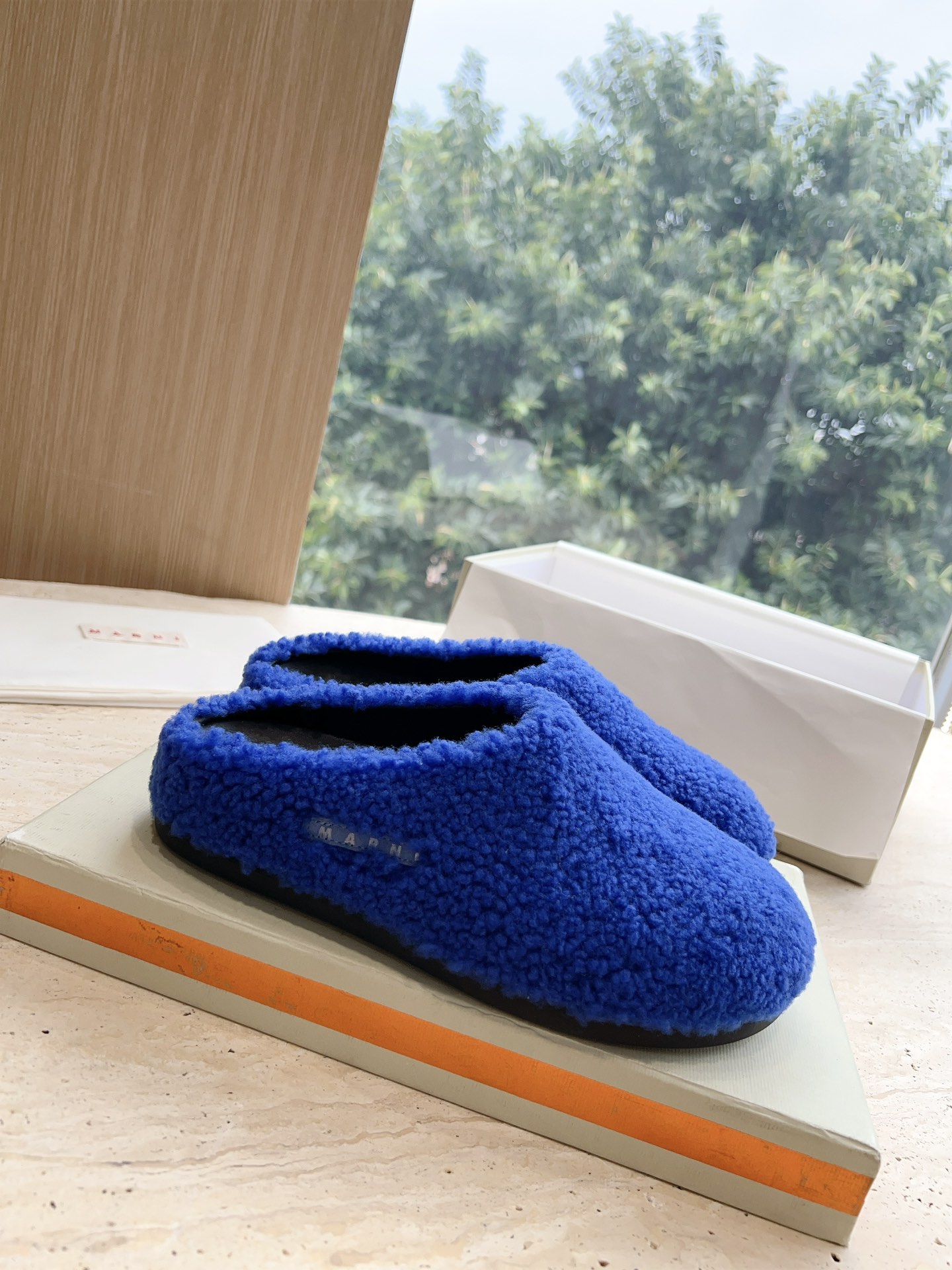 Stylish Red Sandals with Lamb Fur and Non-Slip Sole in Various Sizes - 图片 6