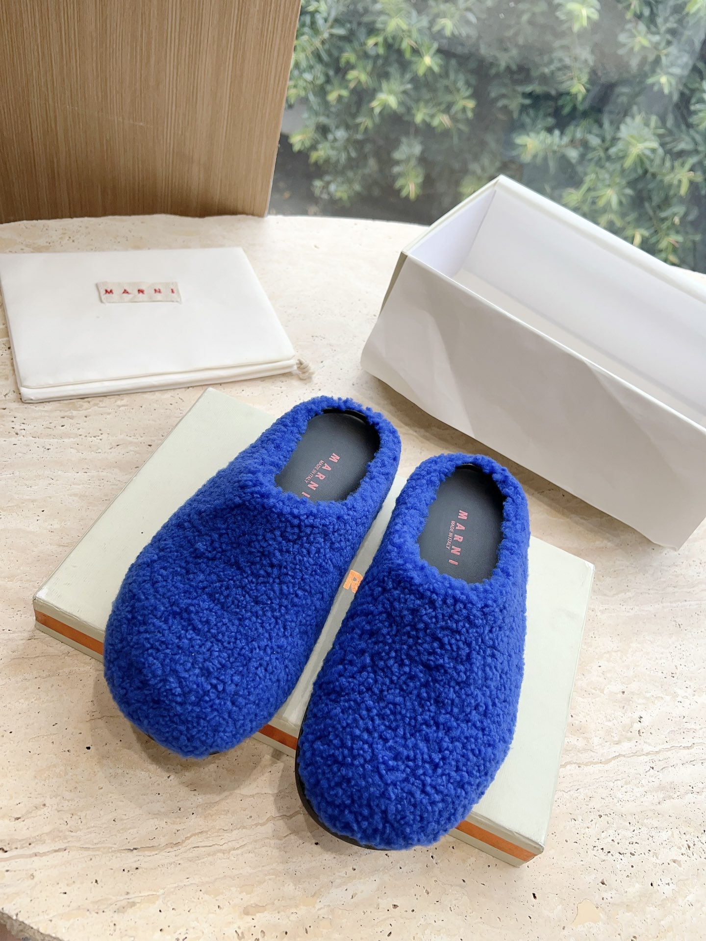 Stylish Red Sandals with Lamb Fur and Non-Slip Sole in Various Sizes - 图片 4