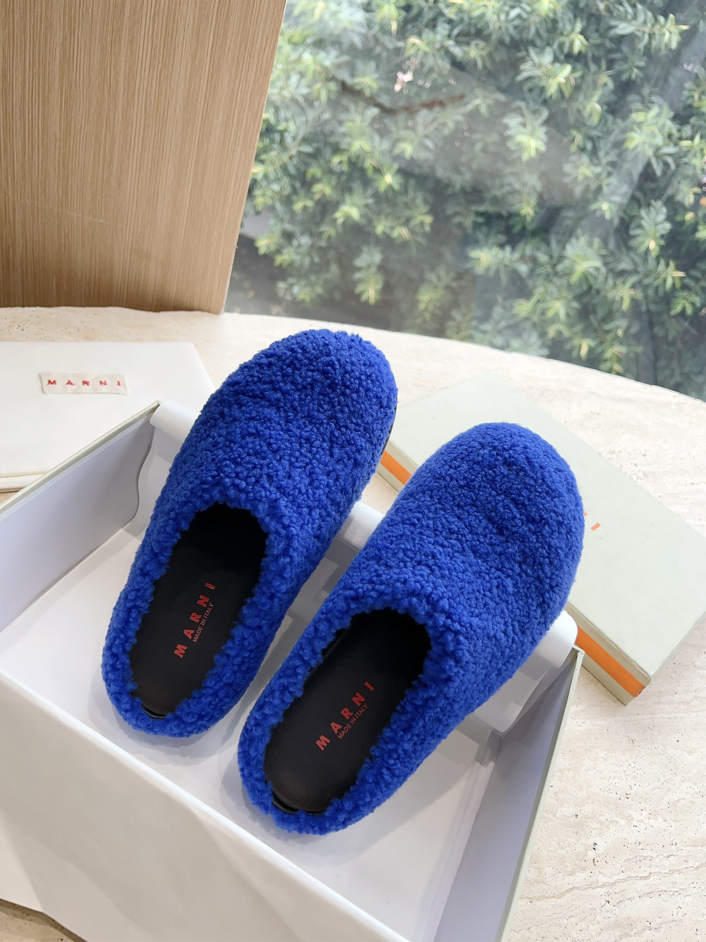 Stylish Red Sandals with Lamb Fur and Non-Slip Sole in Various Sizes - 图片 3