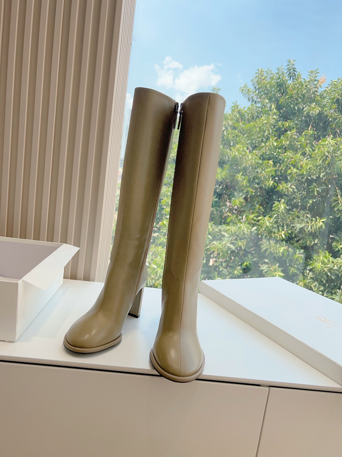 Fashionable Short Boots with Bulls’ Skins for Women – Fall Collection Highlights