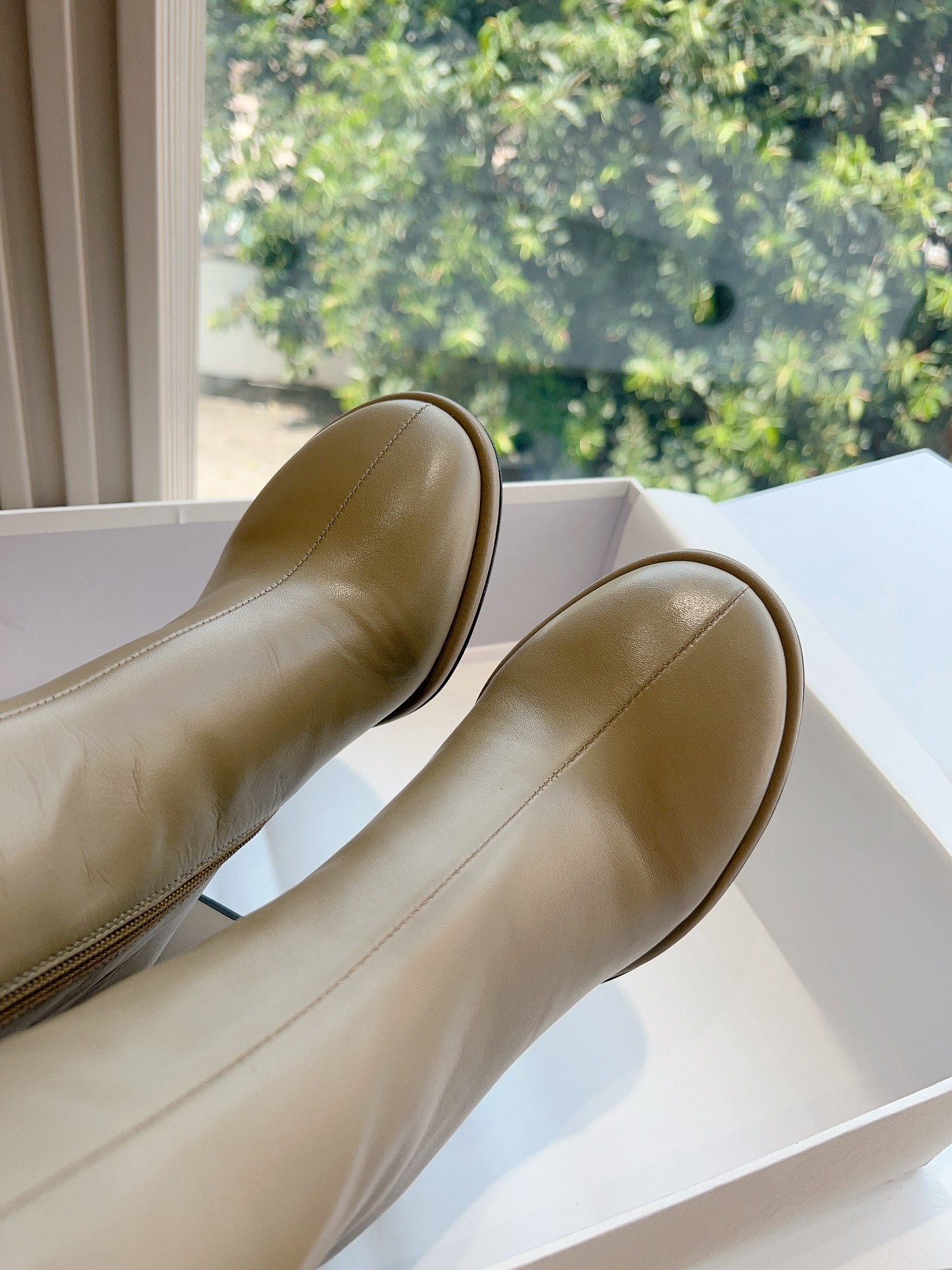 Fashionable Short Boots with Bulls’ Skins for Women – Fall Collection Highlights - 图片 7