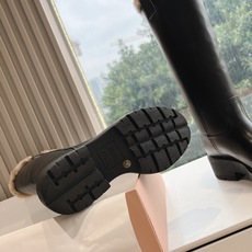 G0286现货供应缪缪MiuMiu长筒靴保暖靴雪地靴 秋冬新款朋克风羊毛机车靴全球限量款😎闭眼可入,年度可以封神的战靴朋 G0286现货供应缪缪MiuMiu长筒靴保暖靴雪地靴 秋冬新款朋克风羊毛机车靴全球限量款😎闭眼可入,年度可以封神的战靴朋