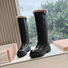 G0286现货供应缪缪MiuMiu长筒靴保暖靴雪地靴 秋冬新款朋克风羊毛机车靴全球限量款😎闭眼可入,年度可以封神的战靴朋 G0286现货供应缪缪MiuMiu长筒靴保暖靴雪地靴 秋冬新款朋克风羊毛机车靴全球限量款😎闭眼可入,年度可以封神的战靴朋