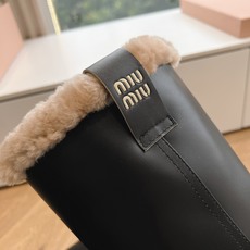 G0286现货供应缪缪MiuMiu长筒靴保暖靴雪地靴 秋冬新款朋克风羊毛机车靴全球限量款😎闭眼可入,年度可以封神的战靴朋 G0286现货供应缪缪MiuMiu长筒靴保暖靴雪地靴 秋冬新款朋克风羊毛机车靴全球限量款😎闭眼可入,年度可以封神的战靴朋