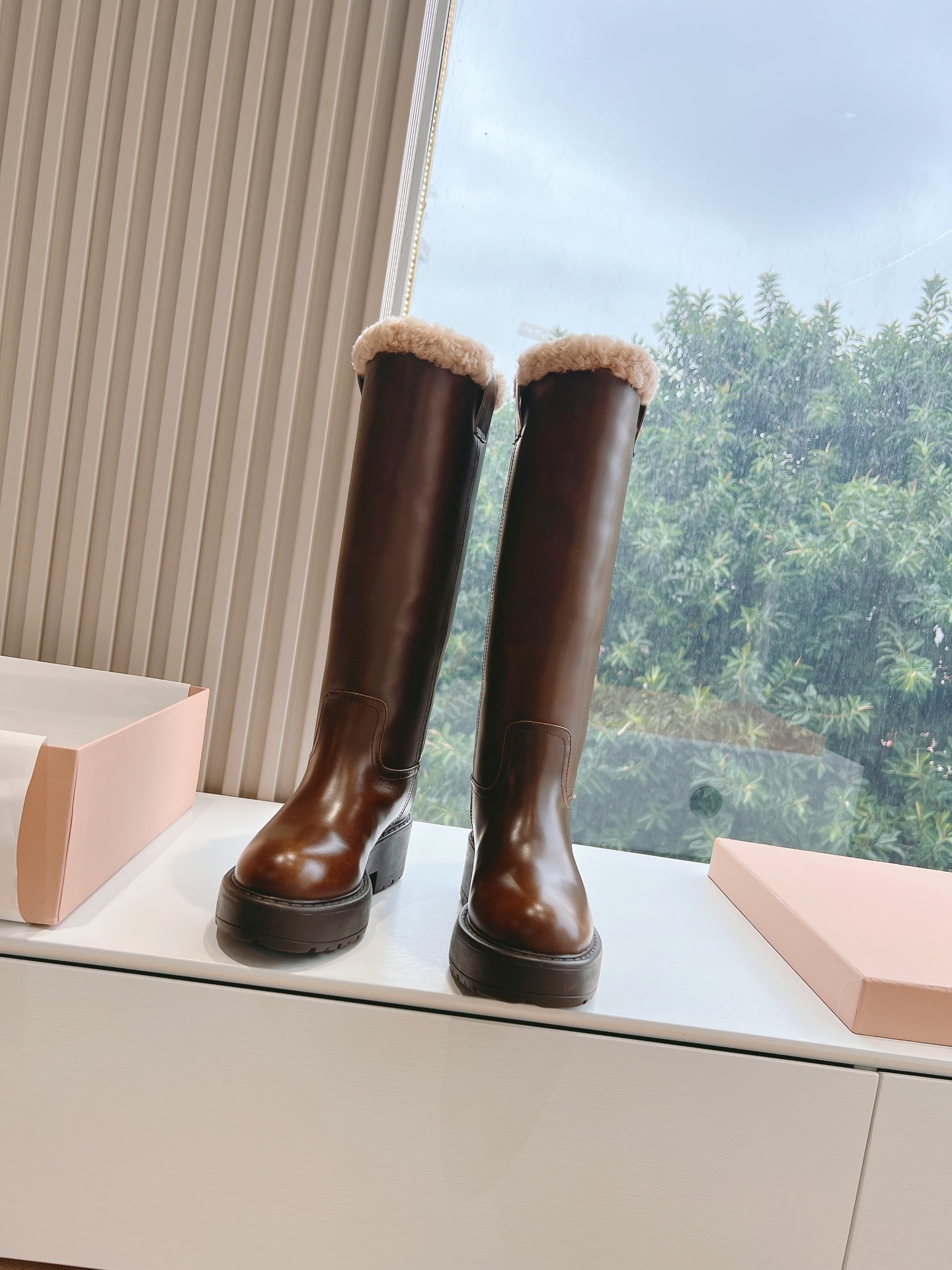 现货供应缪缪MiuMiuG长筒靴保暖靴雪地靴 秋冬新款朋克风羊毛机车靴全球限量款😎闭眼可入,年度可以封神的战靴朋克风满满 现货供应缪缪MiuMiuG长筒靴保暖靴雪地靴 秋冬新款朋克风羊毛机车靴全球限量款😎闭眼可入,年度可以封神的战靴朋克风满满