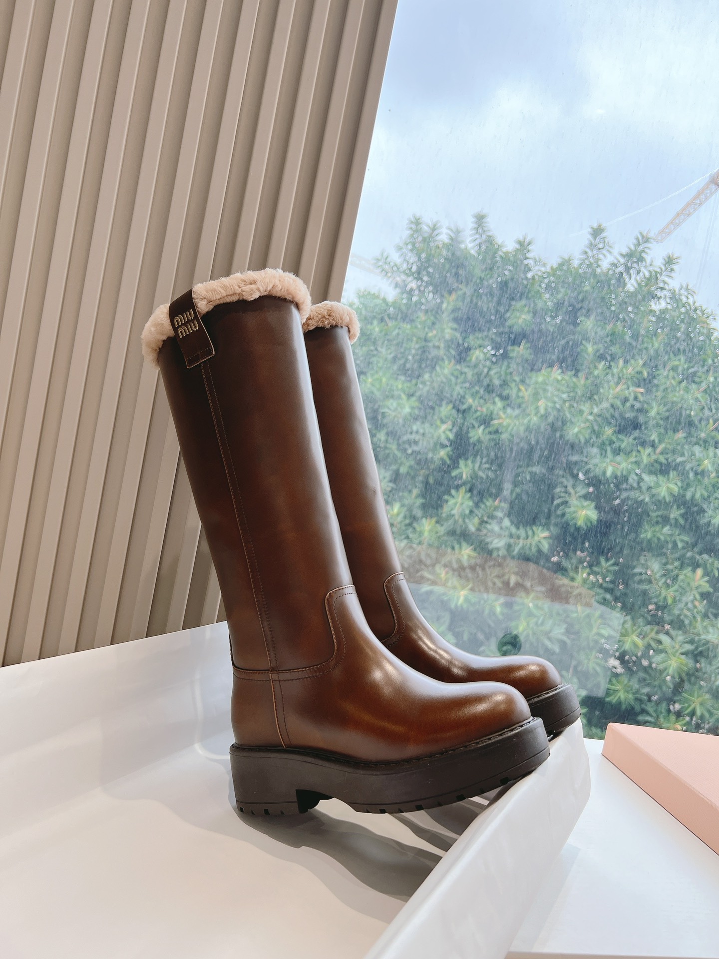现货供应缪缪MiuMiuG长筒靴保暖靴雪地靴 秋冬新款朋克风羊毛机车靴全球限量款😎闭眼可入，年度可以封神的战靴朋克风满满