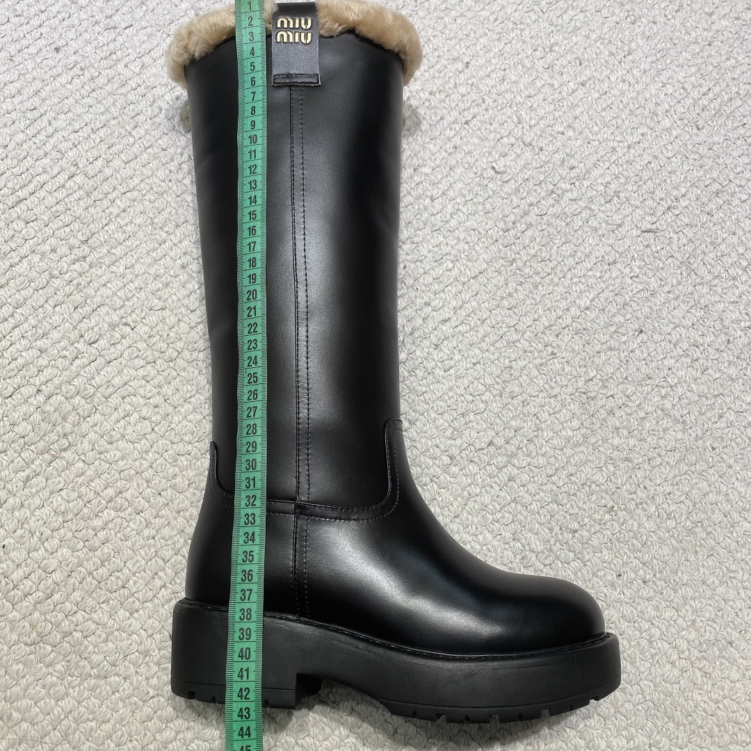 现货供应缪缪MiuMiuG长筒靴保暖靴雪地靴 秋冬新款朋克风羊毛机车靴全球限量款😎闭眼可入,年度可以封神的战靴朋克风满满 现货供应缪缪MiuMiuG长筒靴保暖靴雪地靴 秋冬新款朋克风羊毛机车靴全球限量款😎闭眼可入,年度可以封神的战靴朋克风满满