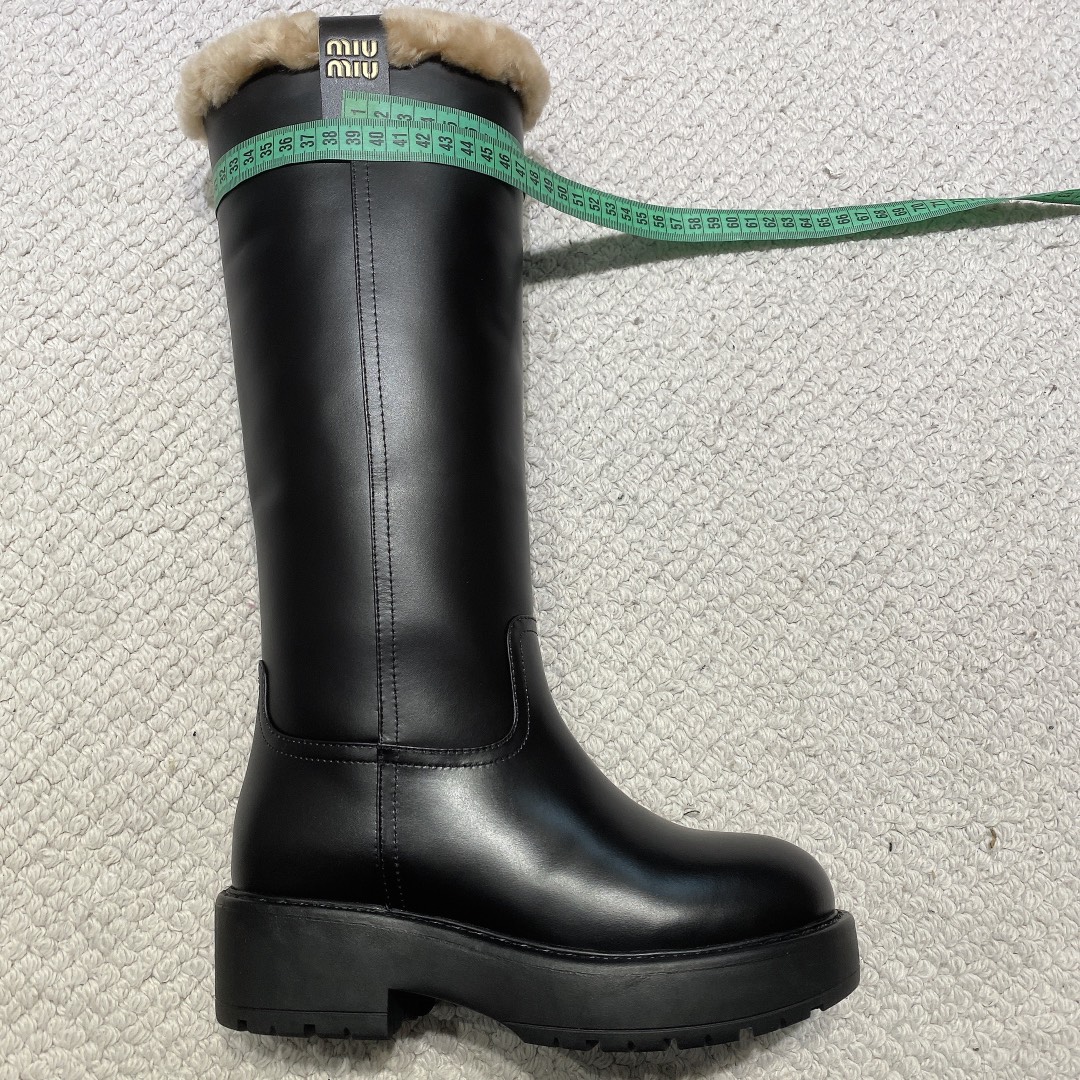 现货供应缪缪MiuMiuG长筒靴保暖靴雪地靴 秋冬新款朋克风羊毛机车靴全球限量款😎闭眼可入，年度可以封神的战靴朋克风满满