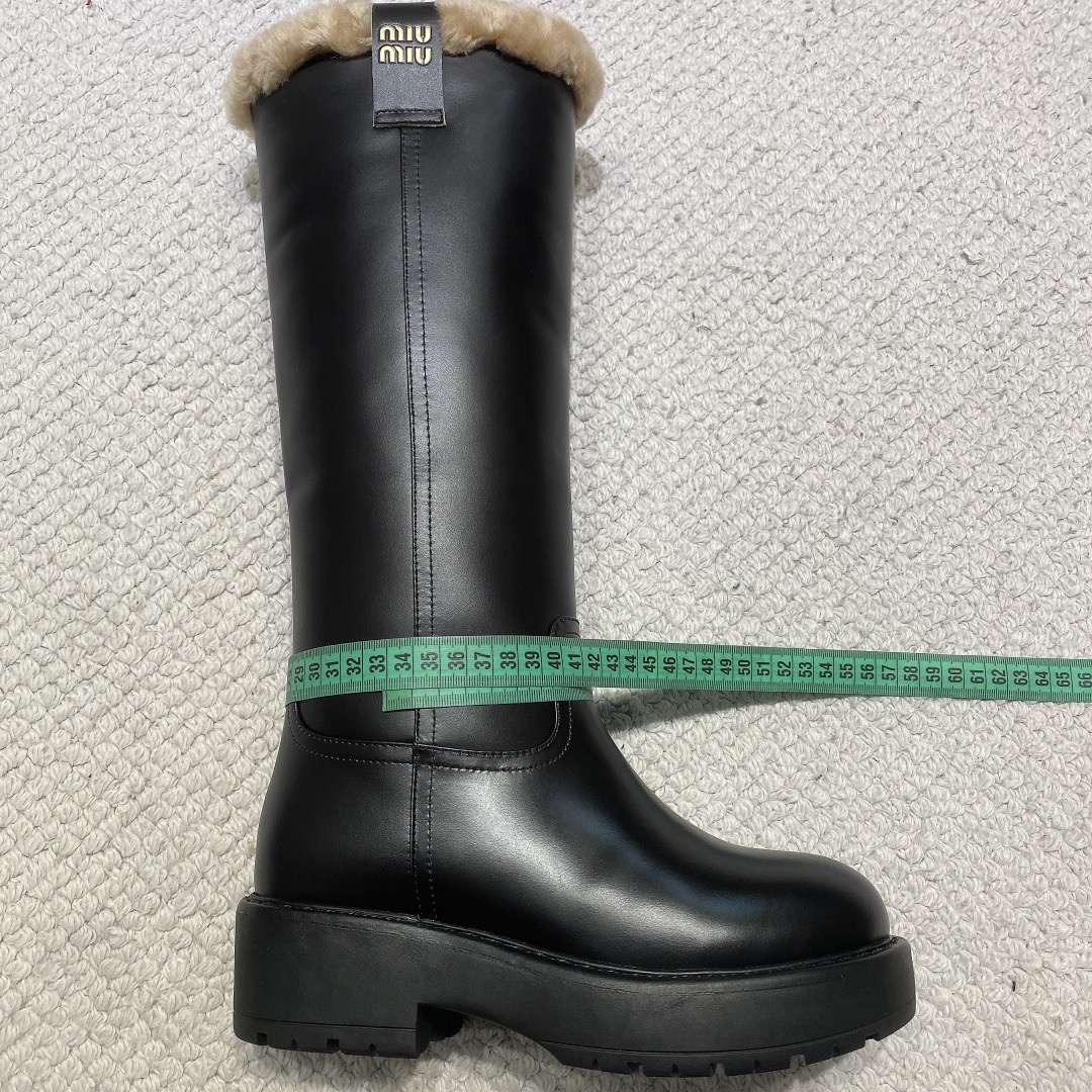 现货供应缪缪MiuMiuG长筒靴保暖靴雪地靴 秋冬新款朋克风羊毛机车靴全球限量款😎闭眼可入，年度可以封神的战靴朋克风满满