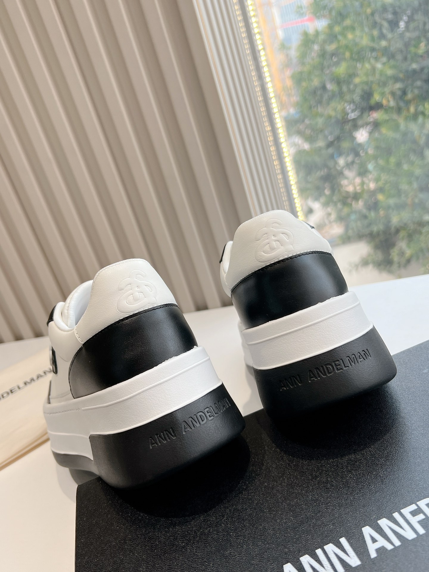 “High-Quality, Comfortable Shoes with Original Materials and Thick Soles – ANN ANDELMAN 1 Arcade Blanc” - 图片 7