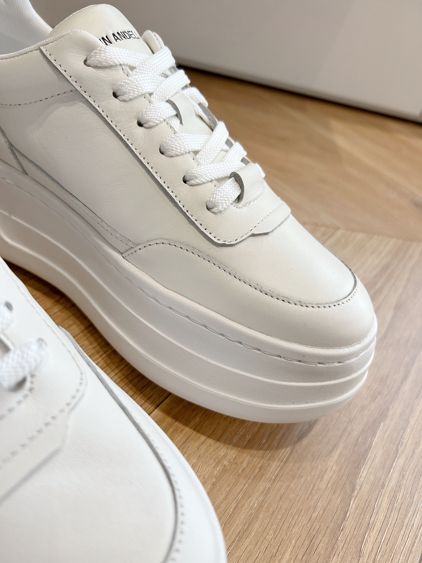 High-Quality Early Spring Shoes by ANN ANDELMAN: Simple, Comfy, and Stylish - 图片 7