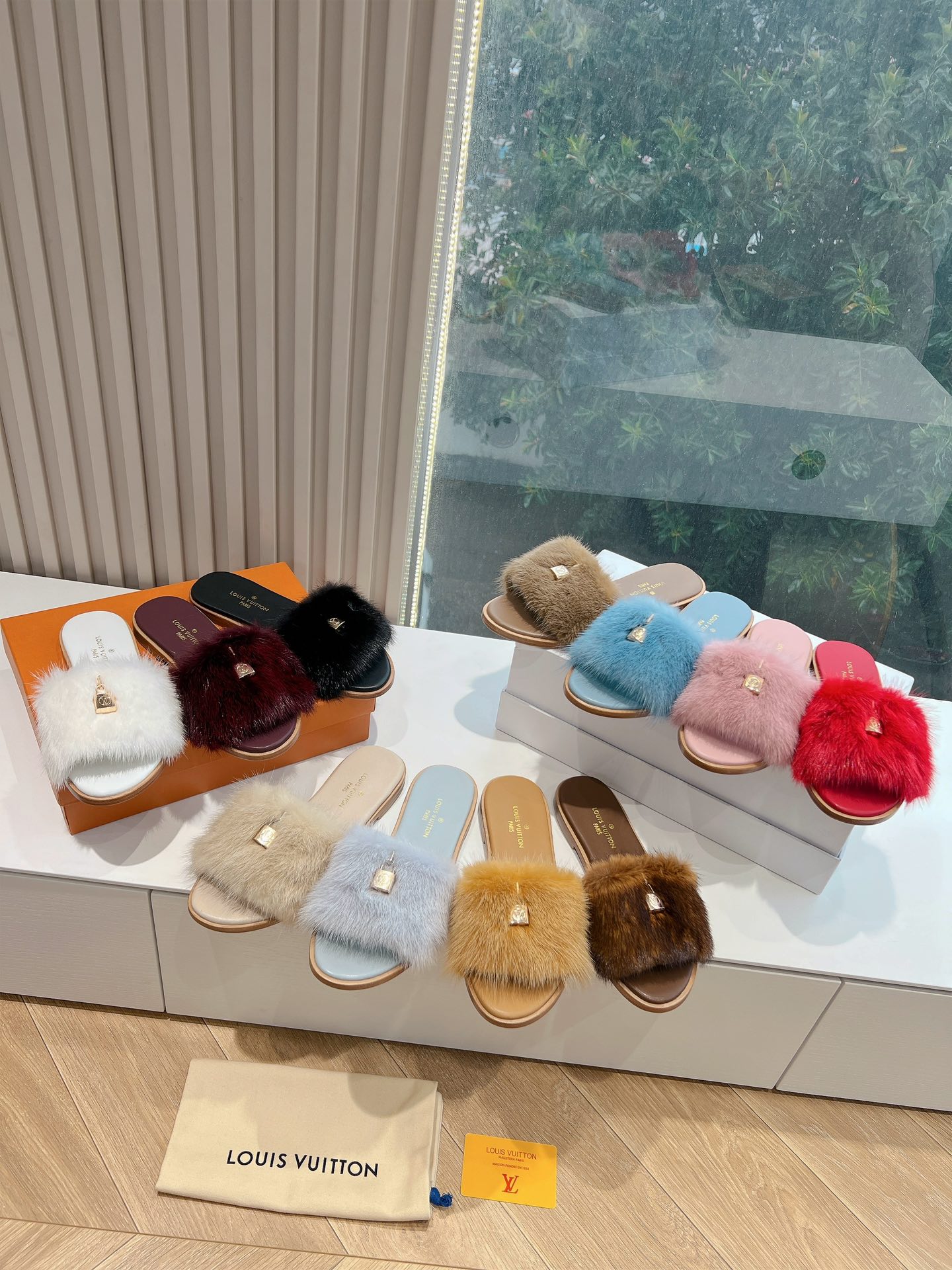 G087顶级品质 Louis vuitt路易威蹬lv毛毛拖 限定款居家酒店拖鞋 皮草拖鞋頂级品质🔝水貂打造!超温暖的感觉 G087顶级品质 Louis vuitt路易威蹬lv毛毛拖 限定款居家酒店拖鞋 皮草拖鞋頂级品质🔝水貂打造!超温暖的感觉