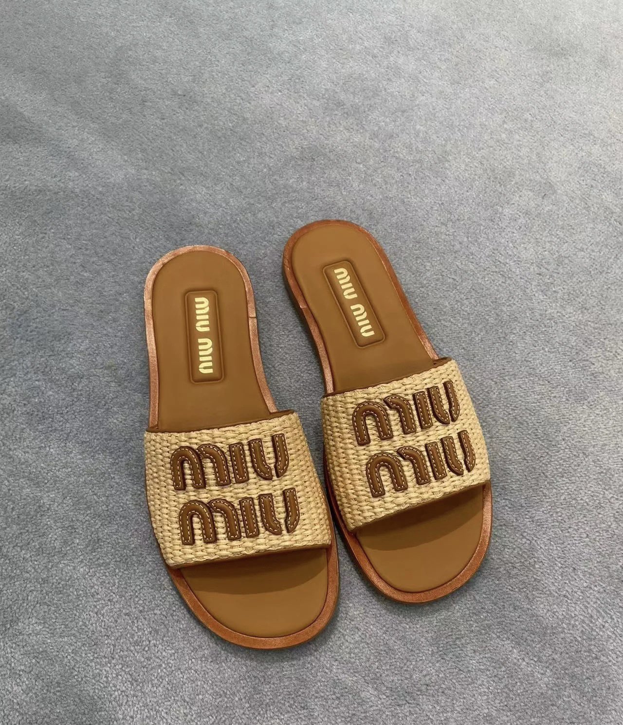 🌾G042独家上新Miu Miu2014平底编织字母平底拖Zp开发