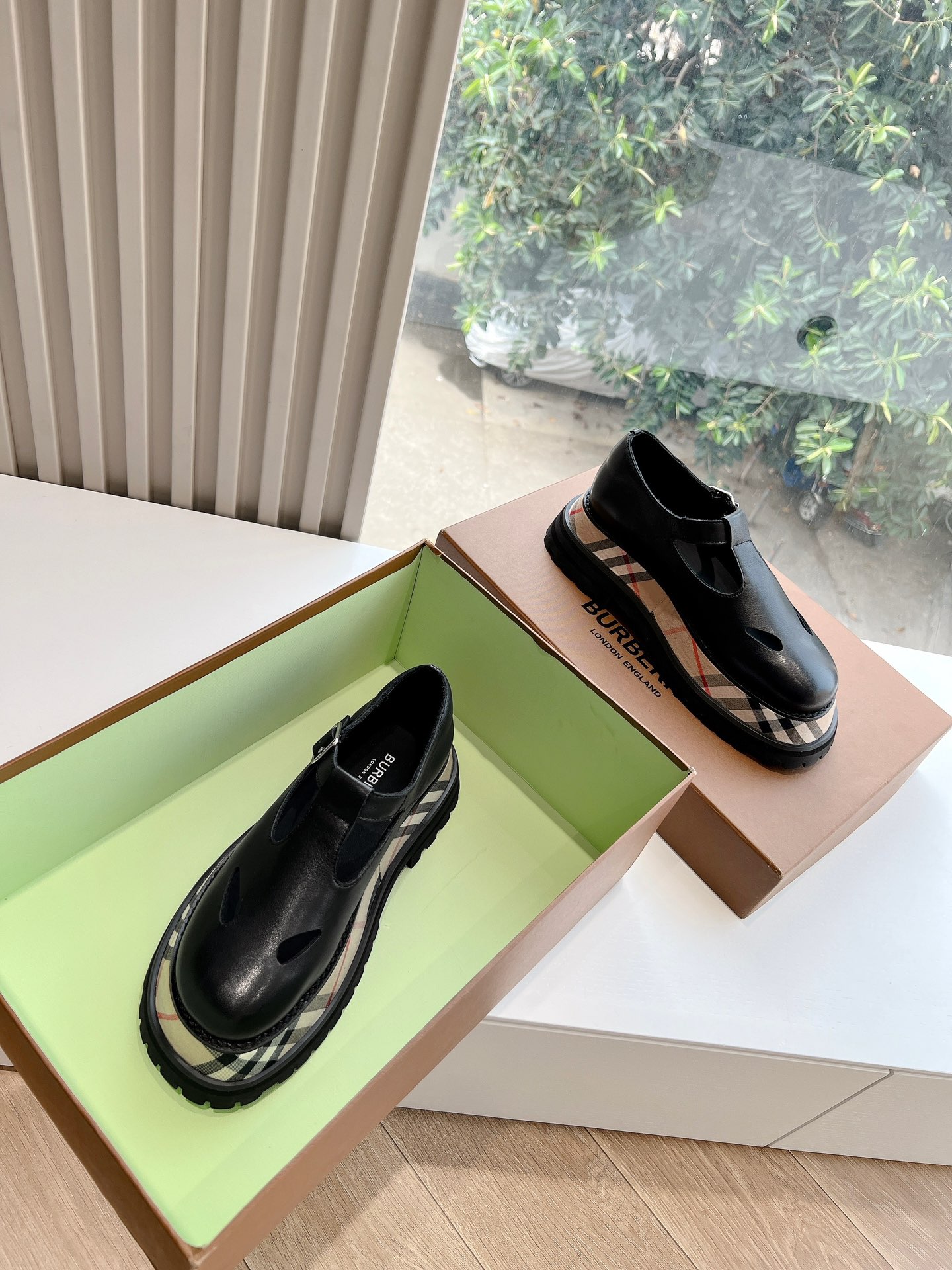 Babelie Chelsea Boot: Classic Design with Copper Button and Italian Leather Sole - 图片 2