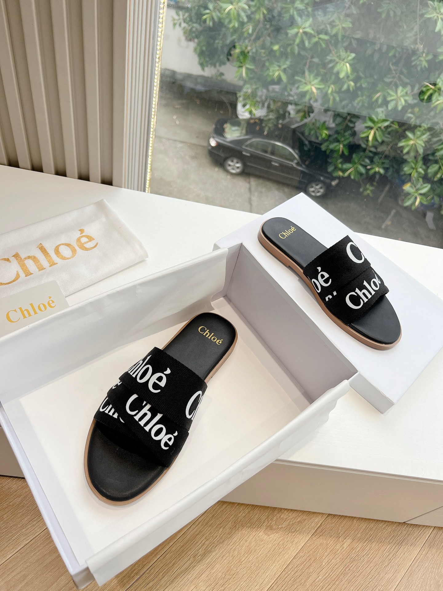 p Purchasing Chloe ChloeCoy classic spring and summer knitted slippersChloe