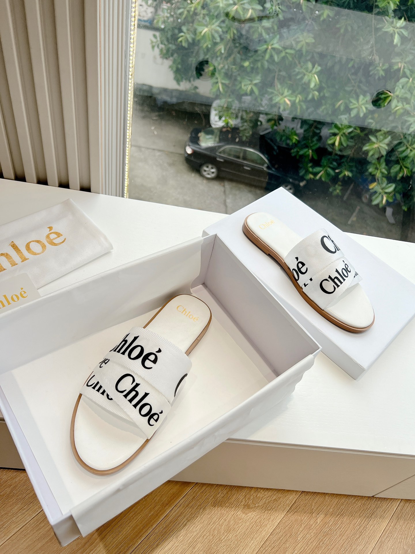 p Purchasing Chloe ChloeCoy classic spring and summer knitted slippersChloe