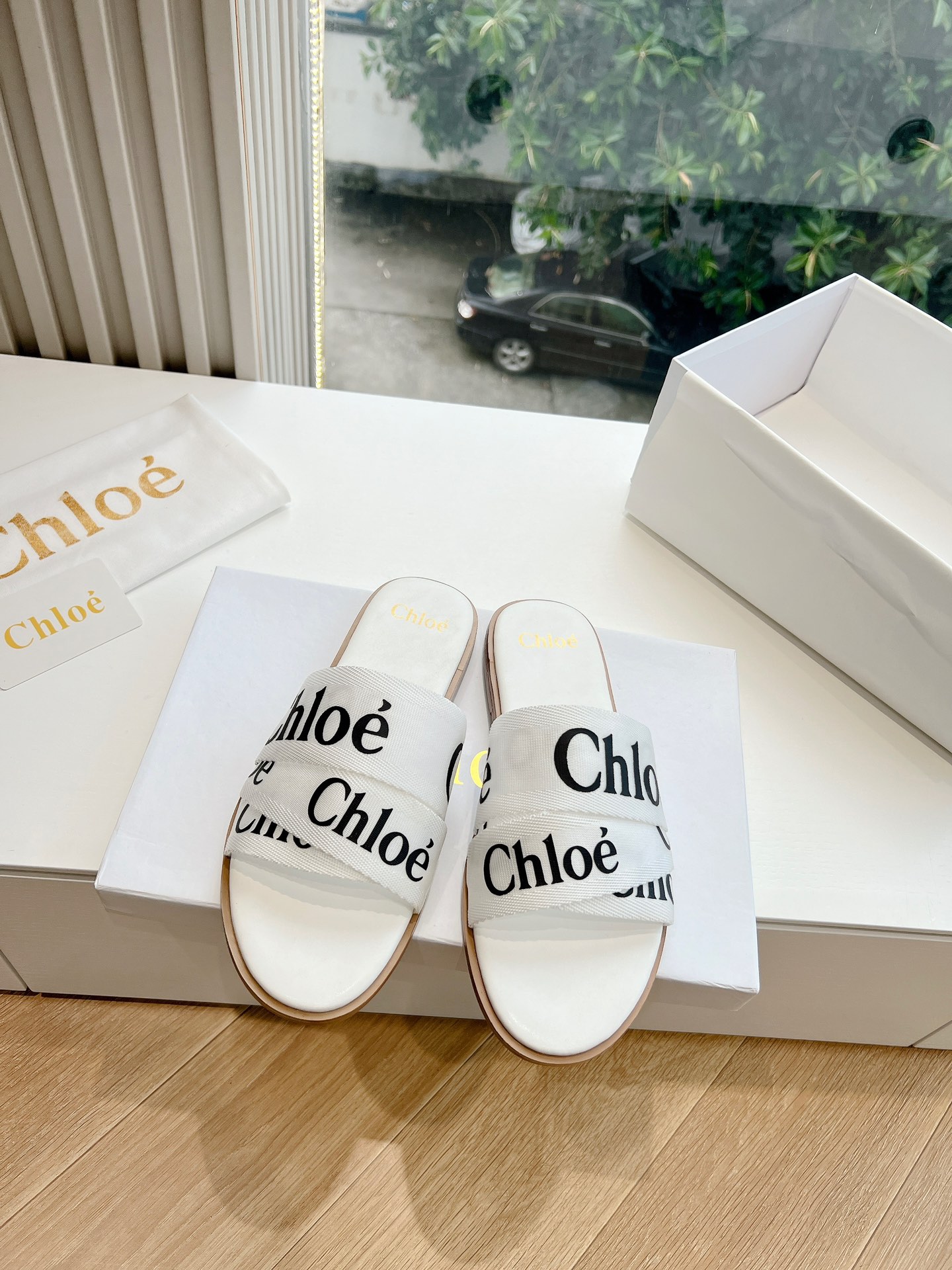 Chloe Weaver Slippers: Stylish and Comfortable Summer Footwear with High-Density Rubber Soles - 图片 4