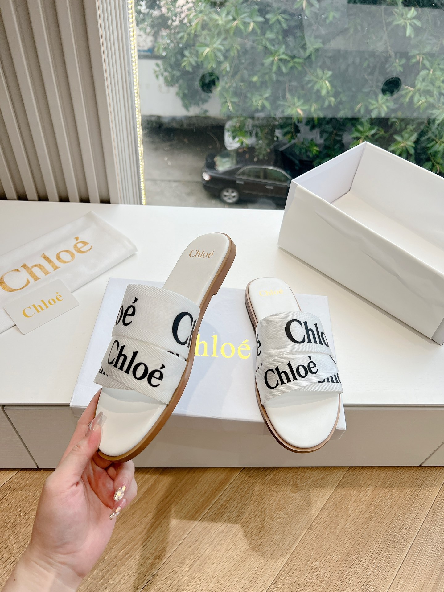 Chloe Weaver Slippers: Stylish and Comfortable Summer Footwear with High-Density Rubber Soles - 图片 5