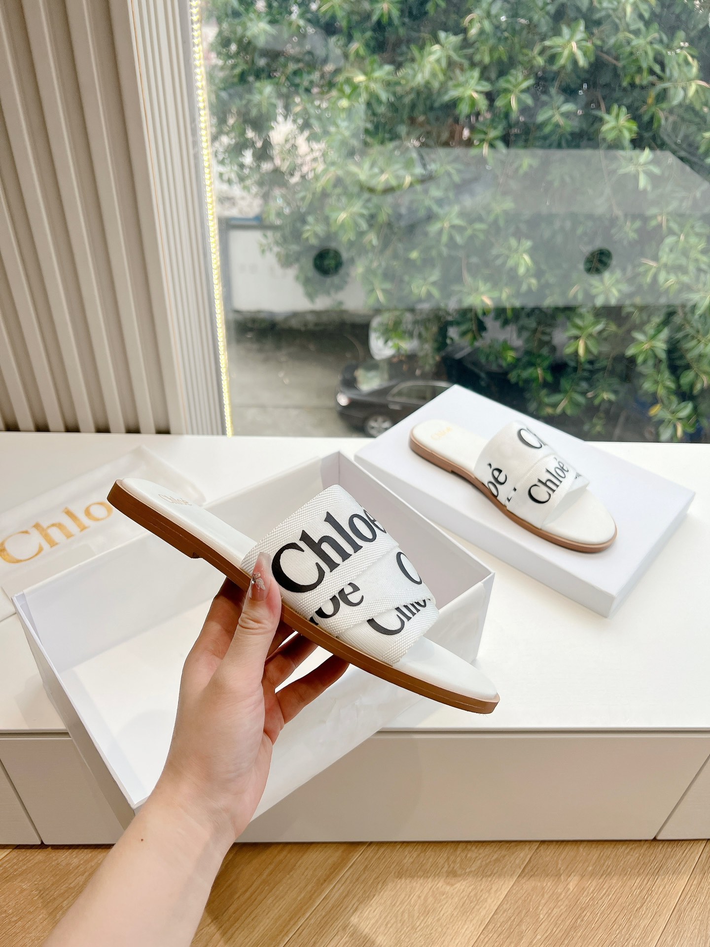 Chloe Weaver Slippers: Stylish and Comfortable Summer Footwear with High-Density Rubber Soles - 图片 3