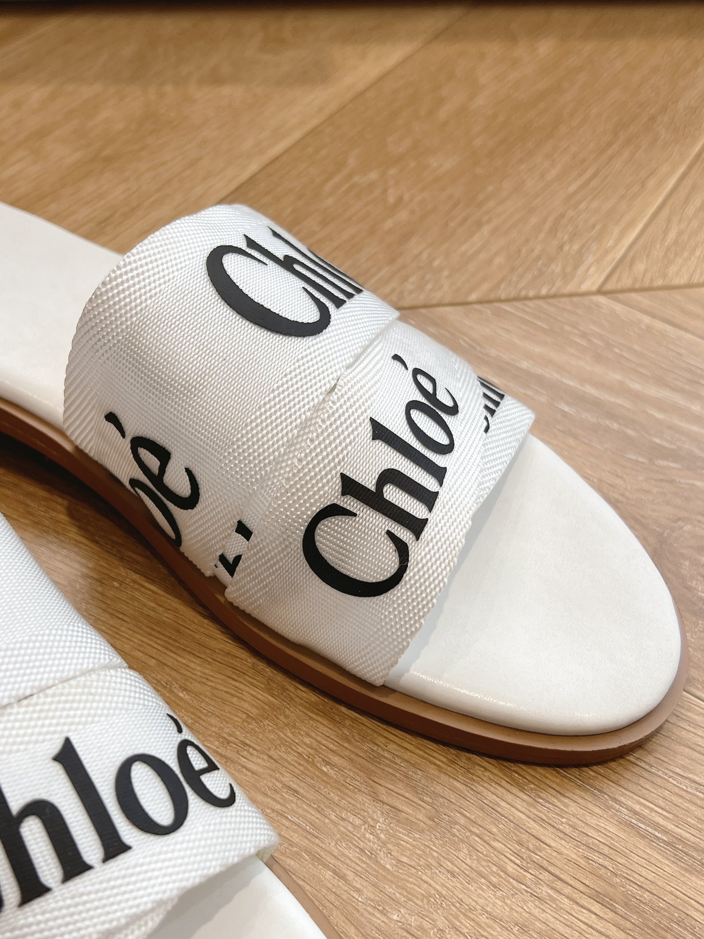 Chloe Weaver Slippers: Stylish and Comfortable Summer Footwear with High-Density Rubber Soles - 图片 8