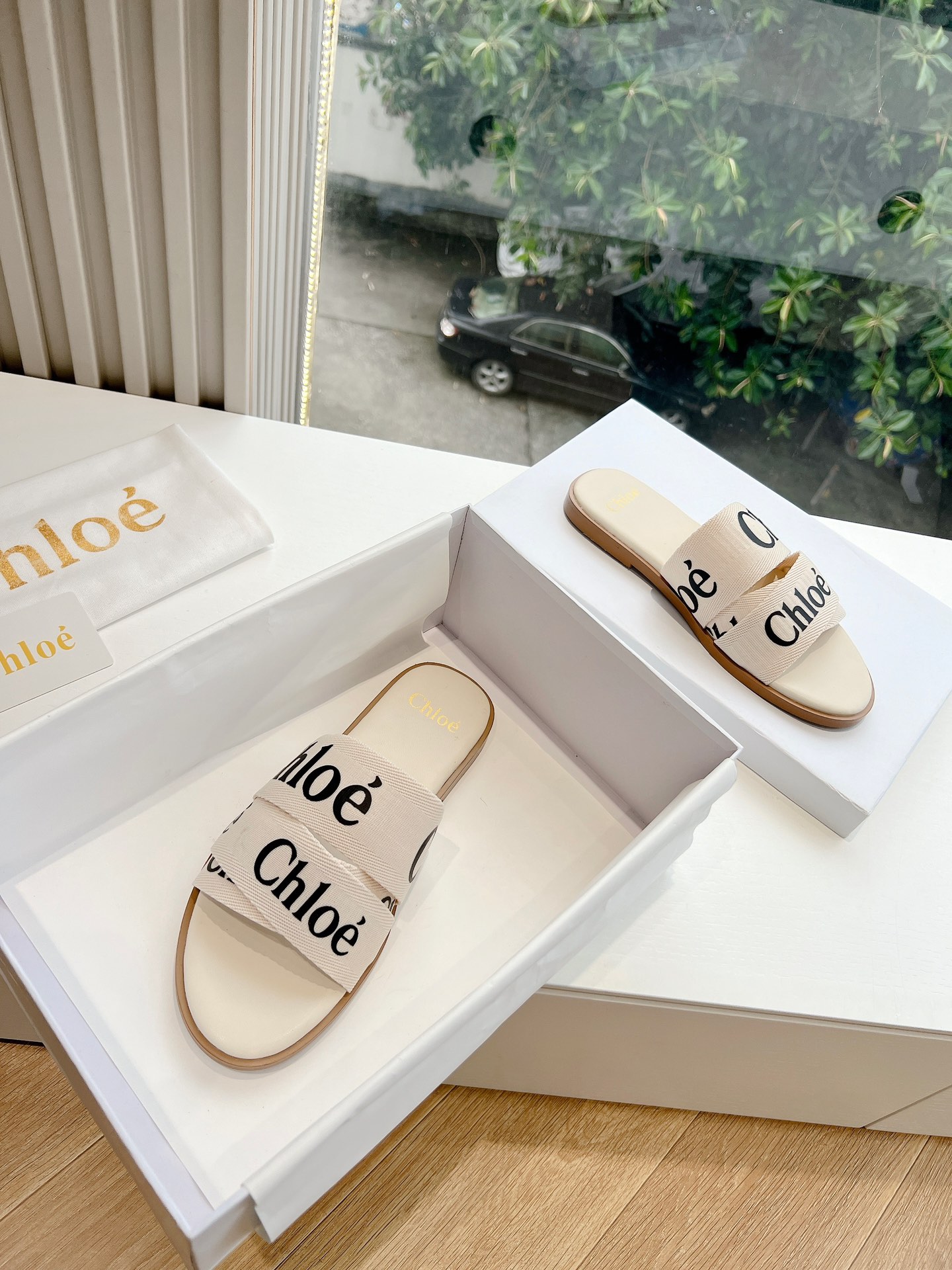 p Purchasing Chloe ChloeCoy classic spring and summer knitted slippersChloe