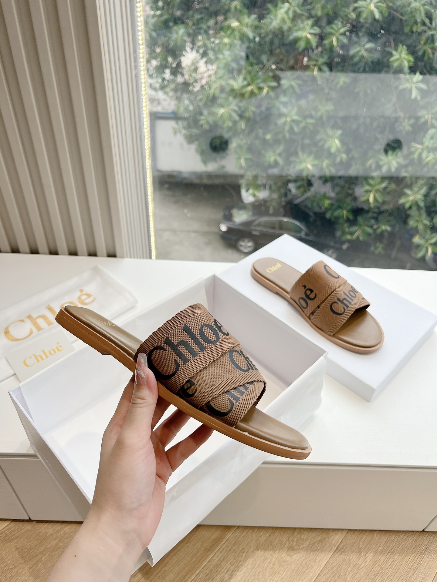 Caucasian Weaver Slippers: Chloe’s Stylish Summer Footwear with High-Density Soles - 图片 3