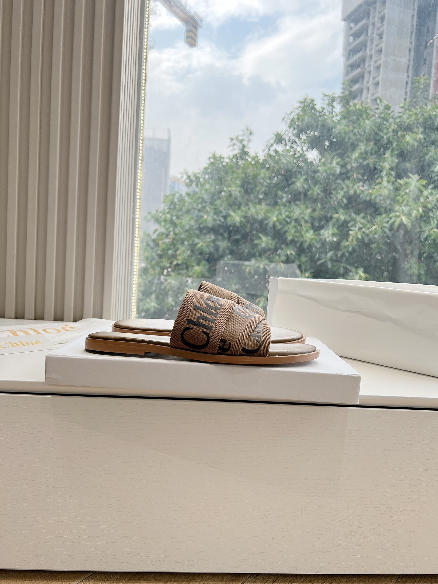 Caucasian Weaver Slippers: Chloe’s Stylish Summer Footwear with High-Density Soles - 图片 6