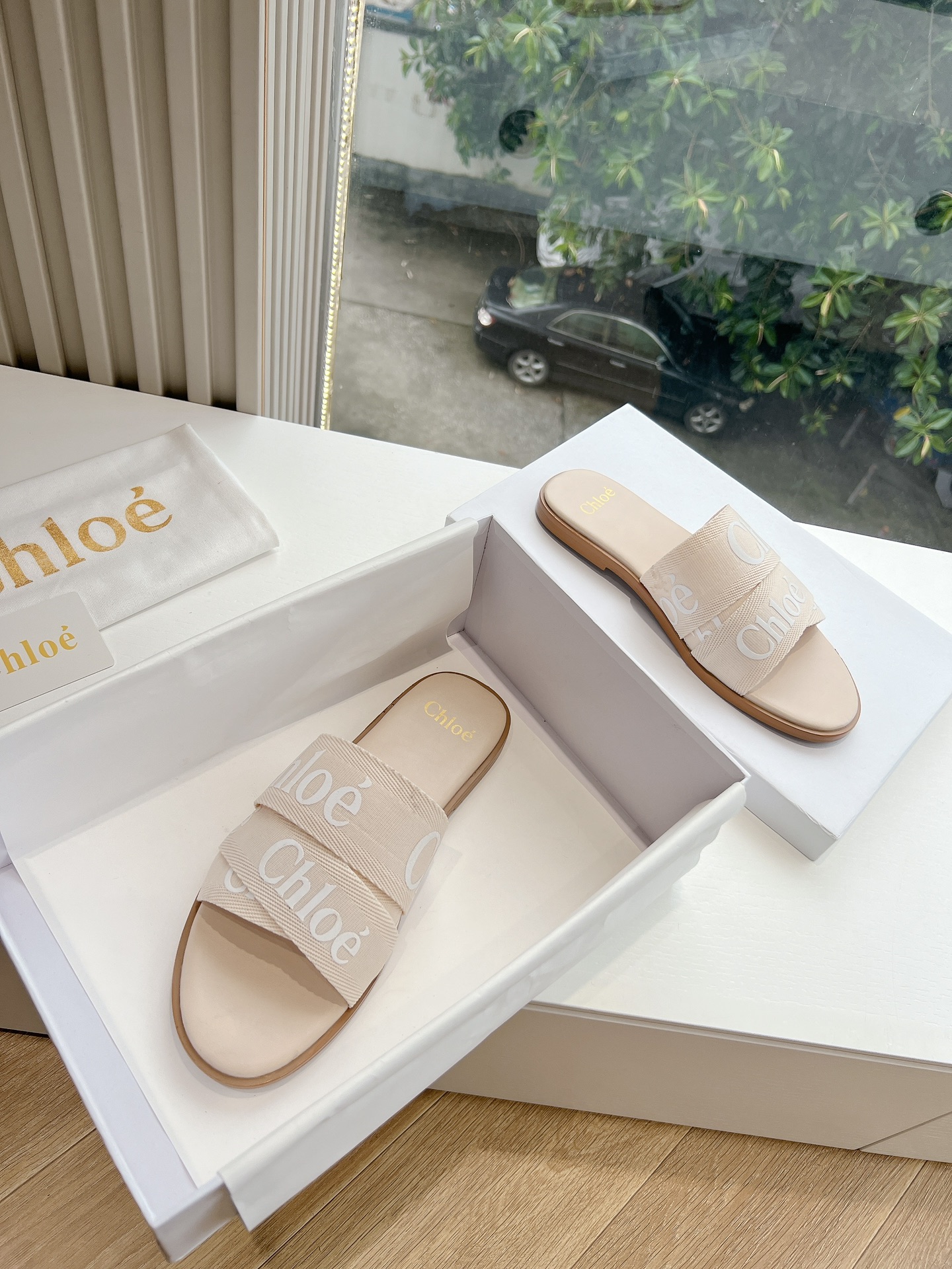 p Purchasing Chloe ChloeCoy classic spring and summer knitted slippersChloe