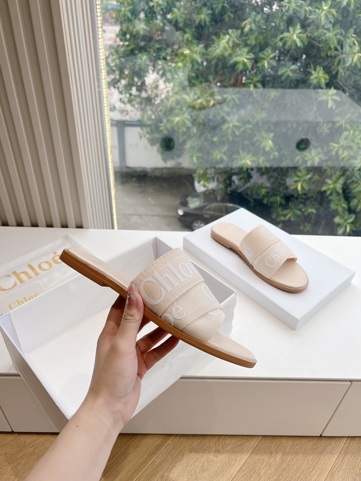 Caucasian Spring/Summer Weaver Slippers by Chloe: Stylish, Durable, Original Design, Perfect for Summer - 图片 3
