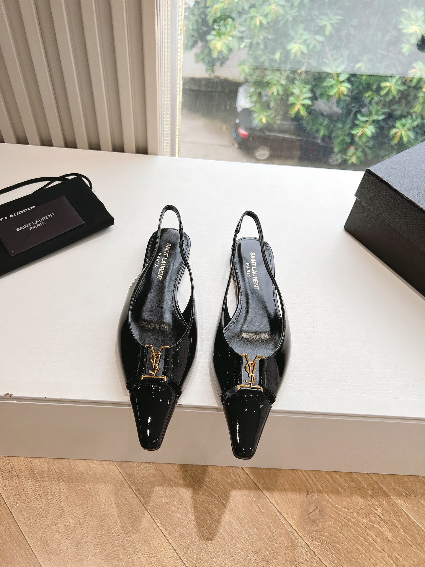 NO:234596,(Top version) Saint Laurent / Saint Laurent Lee metal buckle single shoes YSL sister's beautiful beauty high heels again Saint Laurent Rose's same small square toe. The high heels are very good at modifying the foot shape, luxurious metal chains in recent years SLP has become more and more familiar with women in high heels. She has turned to the embarrassing design impression of the waterproof platform style ysl beautiful high heels imported upper patent leather/matte sole genuine leather soles Size 35-39 (40, 41 customization without return or replacement), high heels, loro piano, saint laurent, saint laurent, saint laurent, saint laurent, high heels, Leather soles19860909（顶级版本）Saint Laurent / 圣罗兰Lee金属扣单鞋 YSL姐姐的美丽尤物高跟鞋 又是人间圣罗兰 Rose同款的小方头 高跟鞋化很好修饰脚型,奢华金属链 这几年SLP是在高跟鞋越来越懂女人了 朝摒奔了防水台款的尴尬设计印象ysl绝美高跟鞋 鞋面进口漆皮/磨砂 鞋底真皮大底 尺码35-39（40,41定制不退不换）,高跟鞋,loro piana,saint laurent,saint laurent,saint laurent,high heels,Leather soles,Women's Shoes