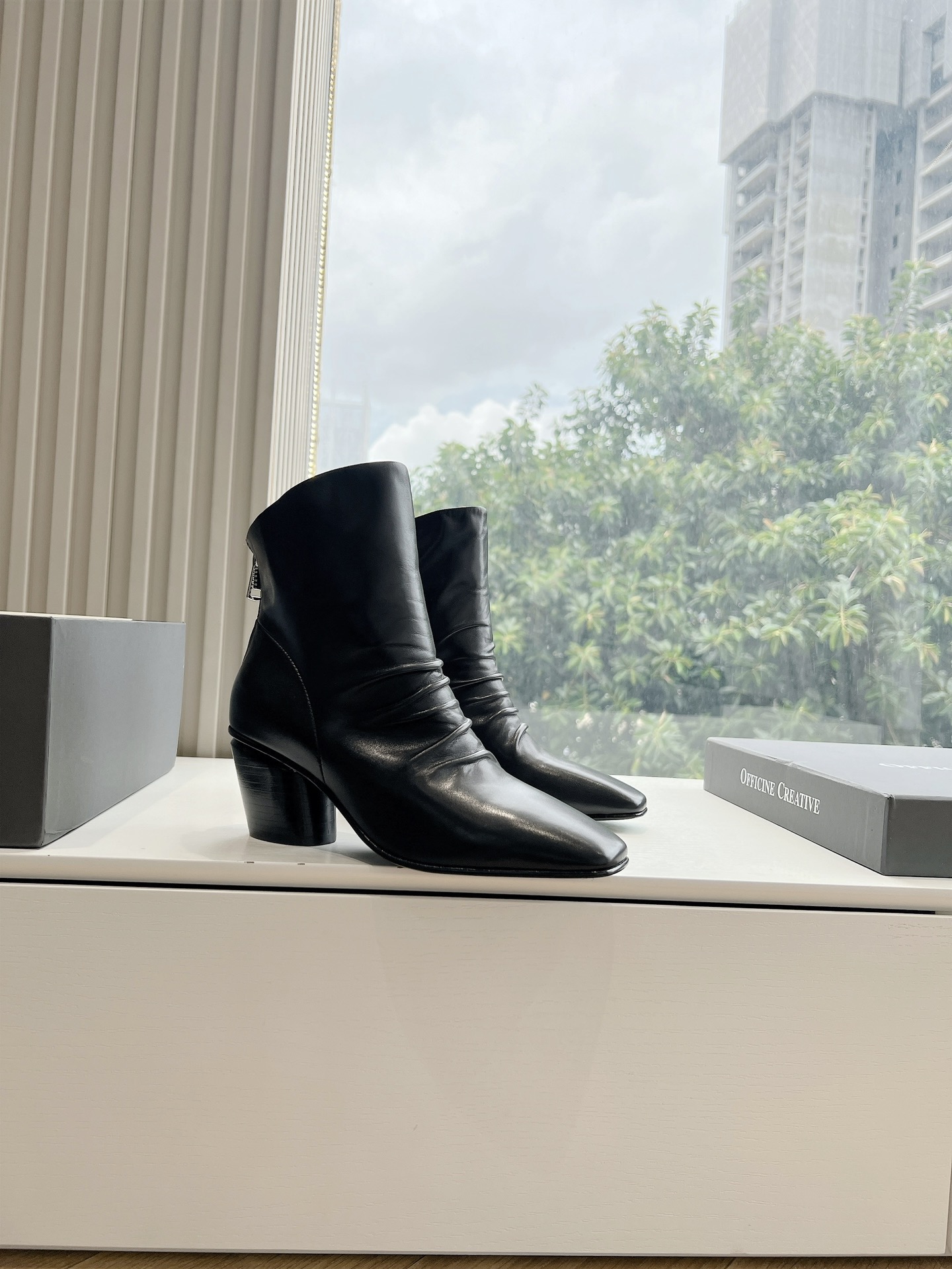 Italian Handcrafted Officine Creative Shoes: Artisanal Excellence in Footwear Industry - 图片 3