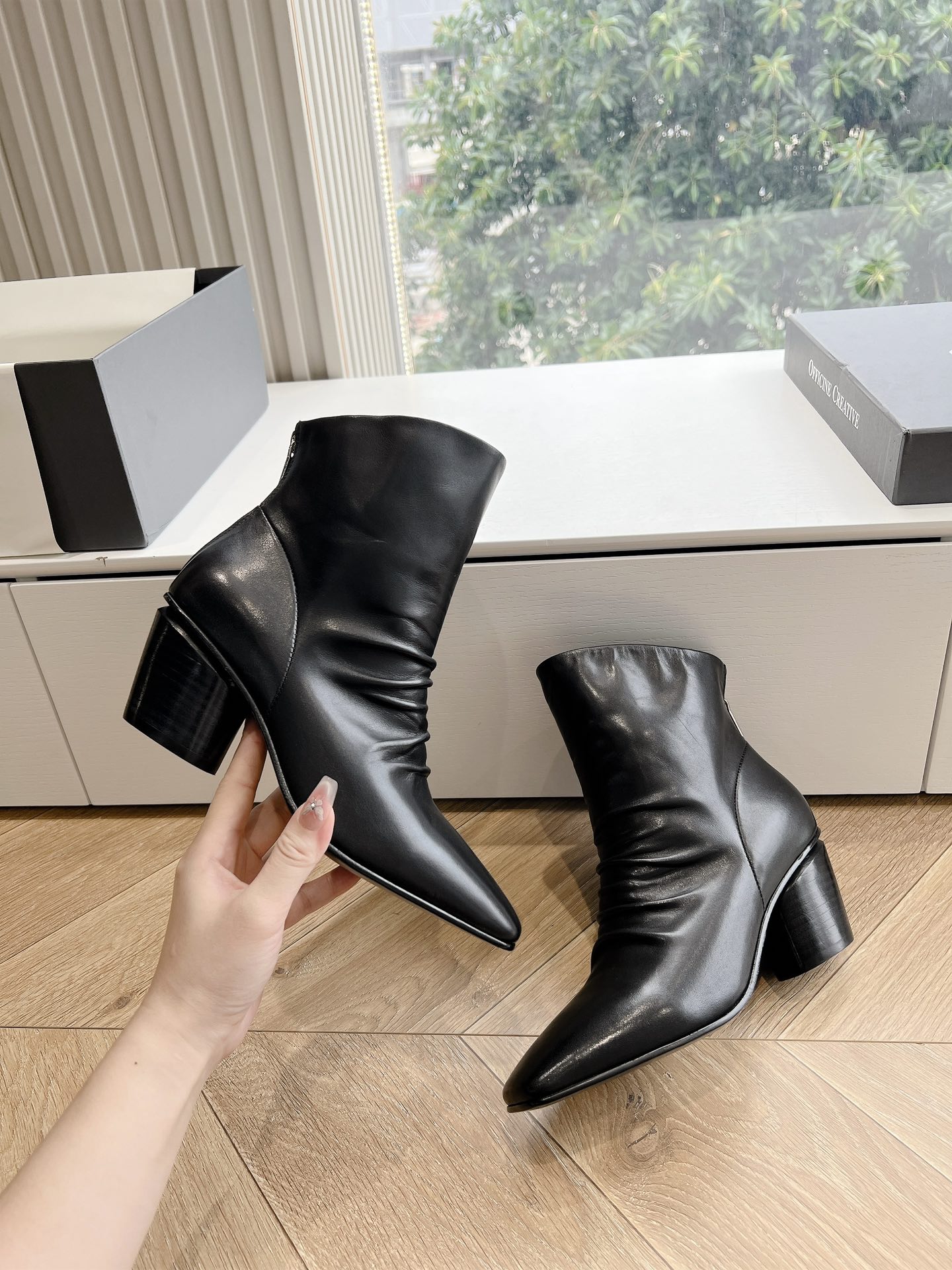 Italian Handcrafted Officine Creative Shoes: Artisanal Excellence in Footwear Industry - 图片 5