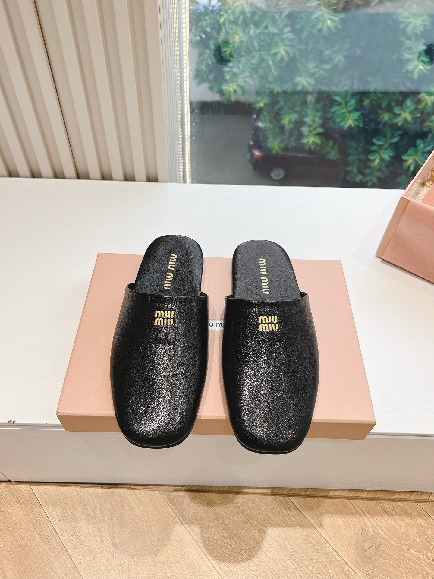 Miu Miu Miu2024秋冬系列穆勒鞋拖鞋包头小羊皮半拖Zp开发 拆卸 对版拖鞋 市面版本 Miu真的太少女啦
