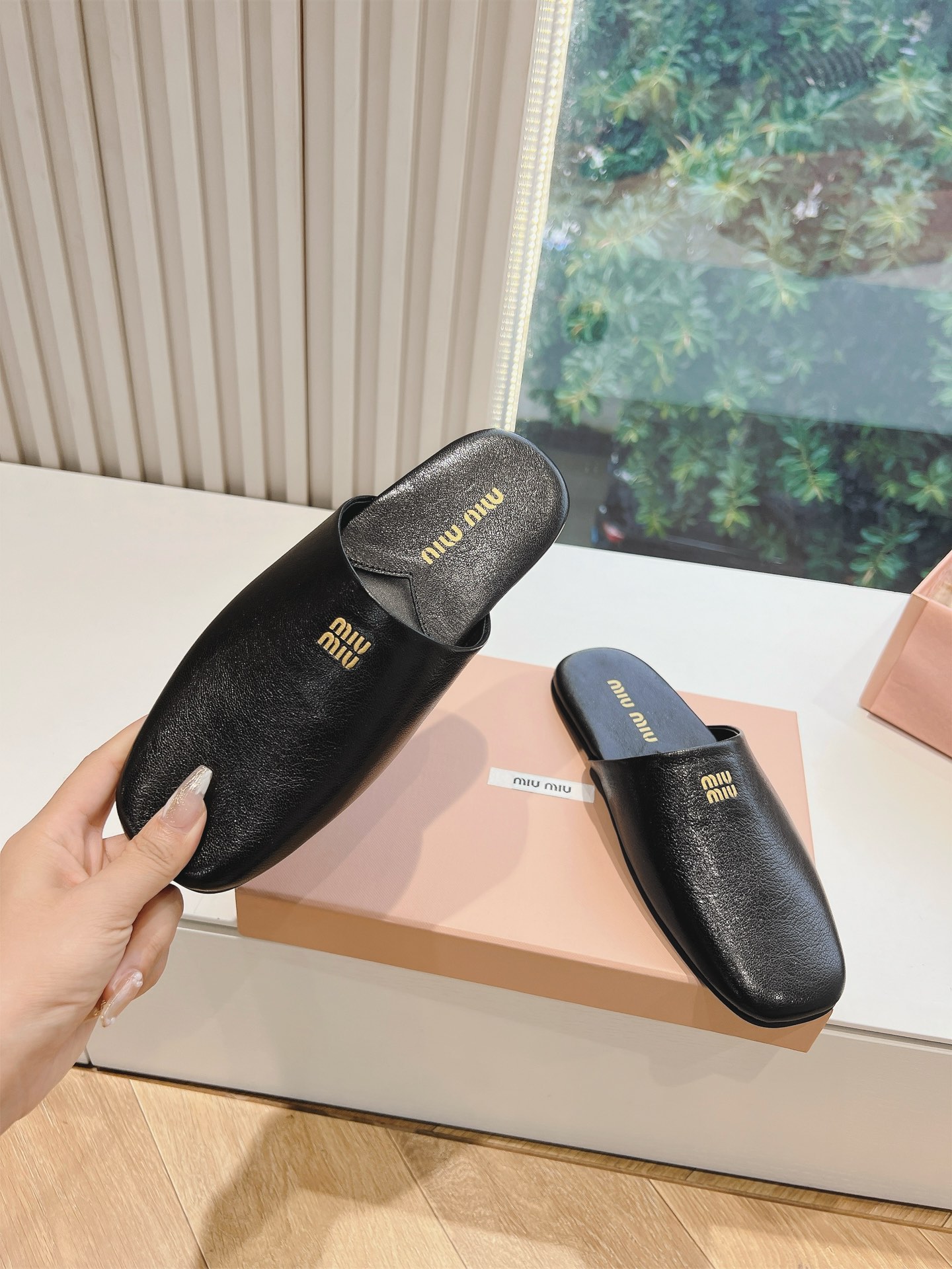 Miu Miu Miu2024秋冬系列穆勒鞋拖鞋包头小羊皮半拖Zp开发 拆卸 对版拖鞋 市面版本 Miu真的太少女啦