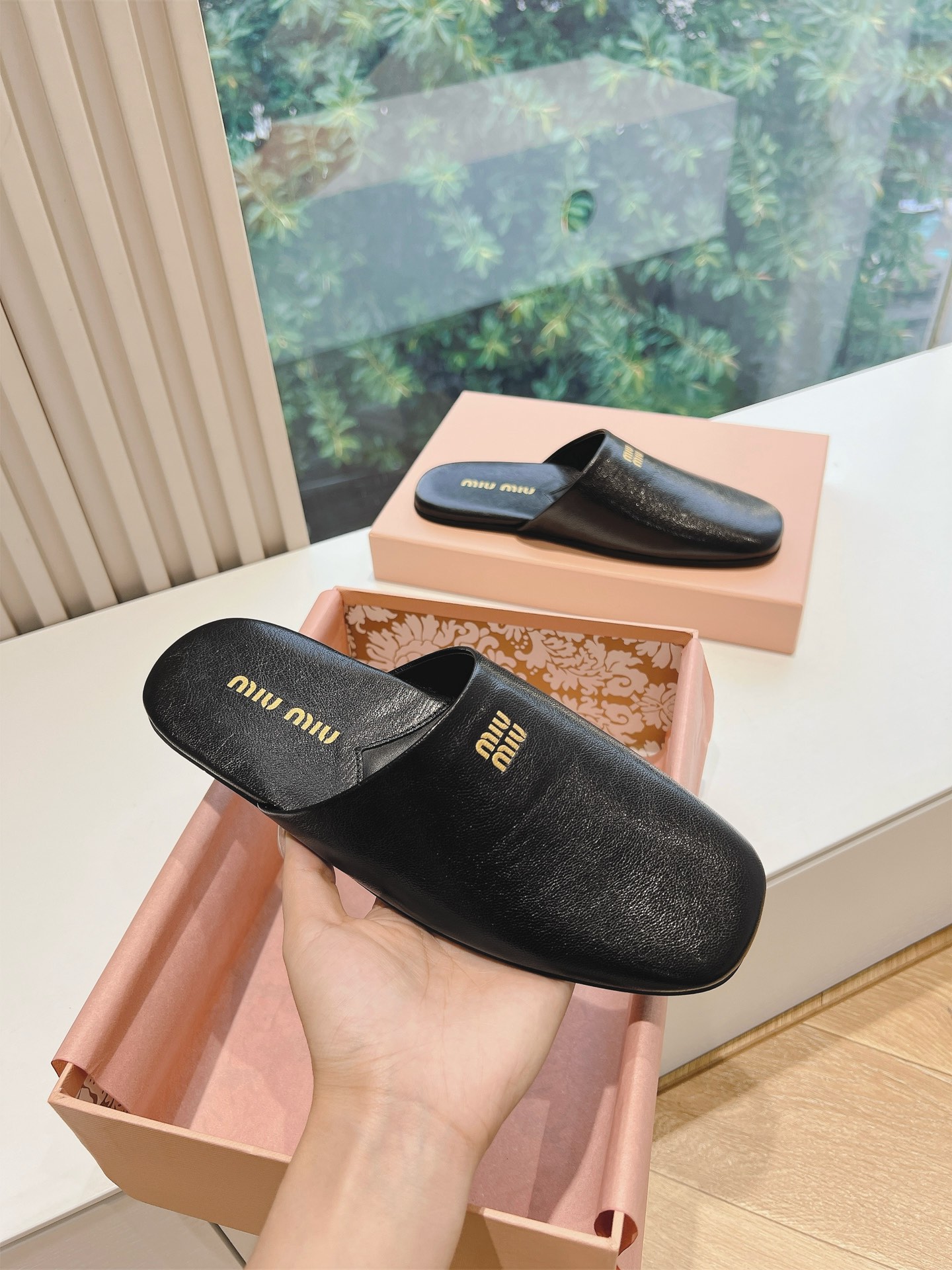 Miu Miu Miu2024秋冬系列穆勒鞋拖鞋包头小羊皮半拖Zp开发 拆卸 对版拖鞋 市面版本 Miu真的太少女啦