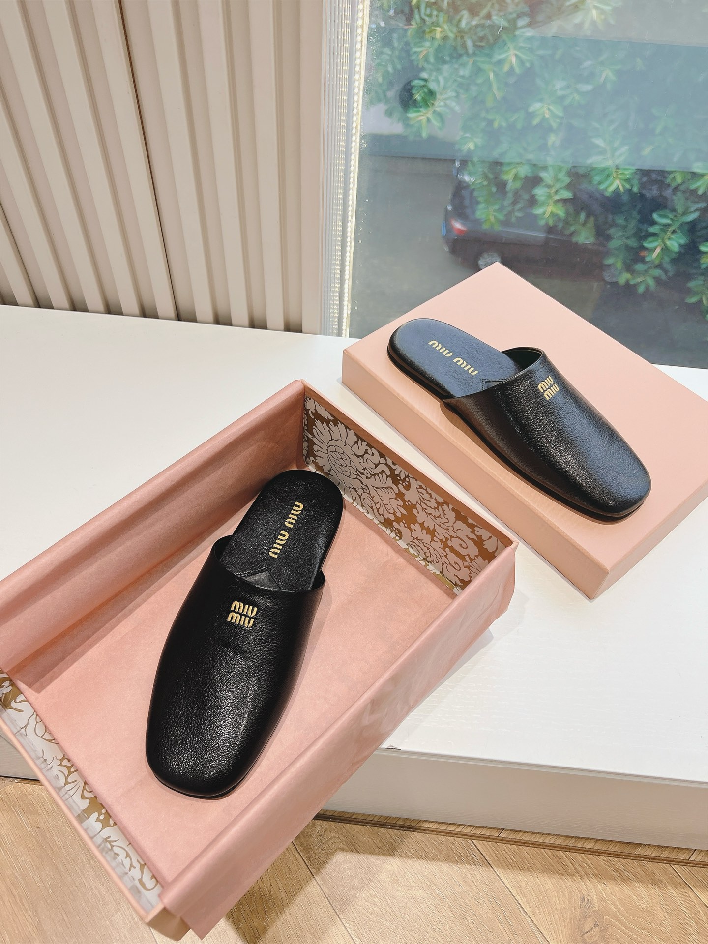 Miu Miu Miu2024秋冬系列穆勒鞋拖鞋包头小羊皮半拖Zp开发 拆卸 对版拖鞋 市面版本 Miu真的太少女啦