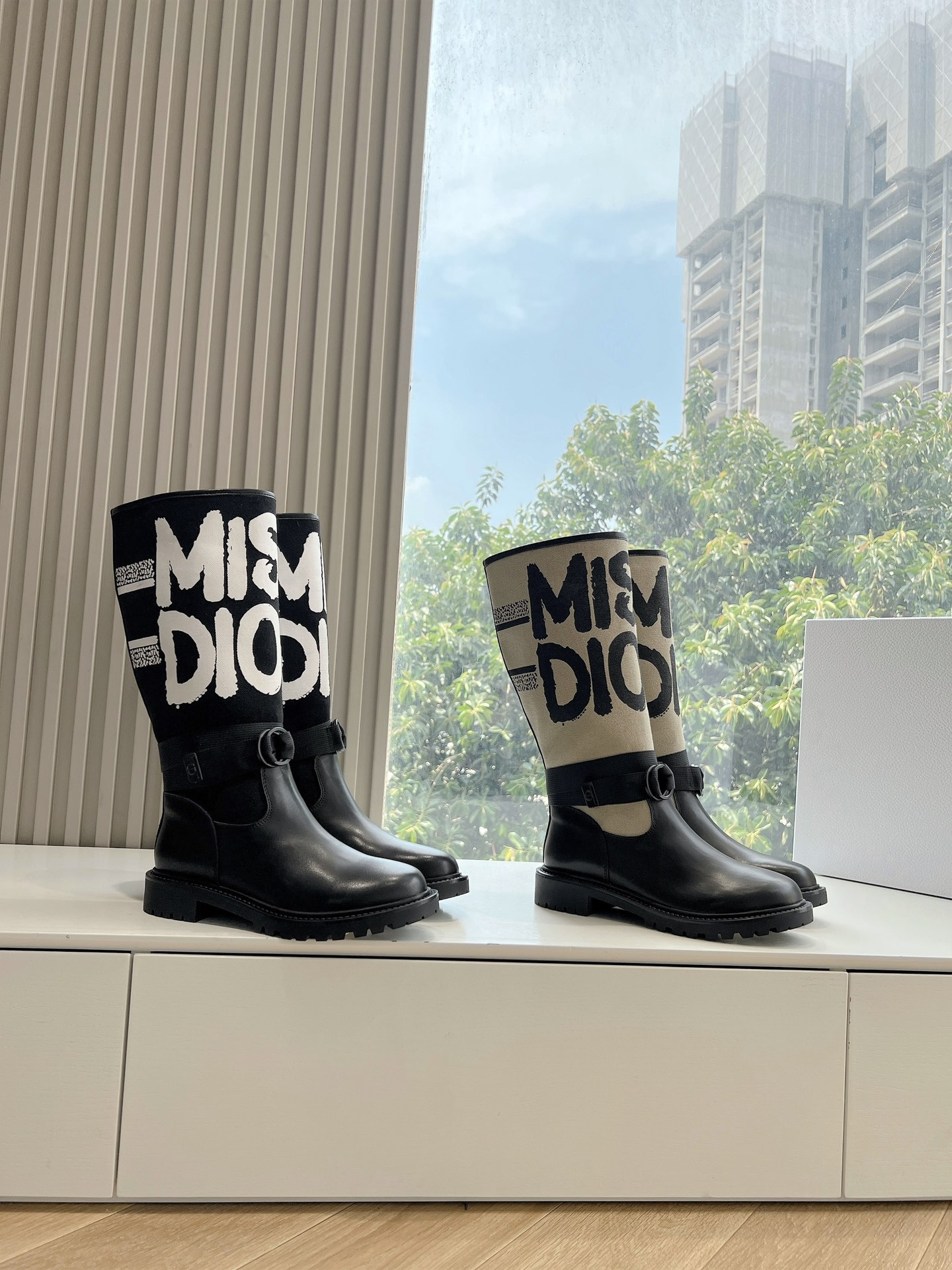 G133Miss Dior 迪奥 CD 秋冬长靴 Miss Dior 迪奥 CD秋冬最新色高定海报款D-Major电绣拼