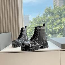 顶级版本G0193𝐁𝐚𝐥𝐞𝐧𝐜𝐢𝐚𝐠𝐚 𝐧𝐞𝐰 巴黎世家|全新秋冬情侣高帮 破洞做旧复古风格,以崭新视角演绎“中古风 顶级版本G0193𝐁𝐚𝐥𝐞𝐧𝐜𝐢𝐚𝐠𝐚 𝐧𝐞𝐰 巴黎世家|全新秋冬情侣高帮 破洞做旧复古风格,以崭新视角演绎“中古风