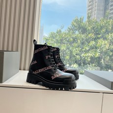 顶级版本G0193𝐁𝐚𝐥𝐞𝐧𝐜𝐢𝐚𝐠𝐚 𝐧𝐞𝐰 巴黎世家|全新秋冬情侣高帮 破洞做旧复古风格,以崭新视角演绎“中古风 顶级版本G0193𝐁𝐚𝐥𝐞𝐧𝐜𝐢𝐚𝐠𝐚 𝐧𝐞𝐰 巴黎世家|全新秋冬情侣高帮 破洞做旧复古风格,以崭新视角演绎“中古风