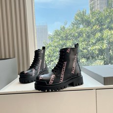 顶级版本G0193𝐁𝐚𝐥𝐞𝐧𝐜𝐢𝐚𝐠𝐚 𝐧𝐞𝐰 巴黎世家|全新秋冬情侣高帮 破洞做旧复古风格,以崭新视角演绎“中古风 顶级版本G0193𝐁𝐚𝐥𝐞𝐧𝐜𝐢𝐚𝐠𝐚 𝐧𝐞𝐰 巴黎世家|全新秋冬情侣高帮 破洞做旧复古风格,以崭新视角演绎“中古风