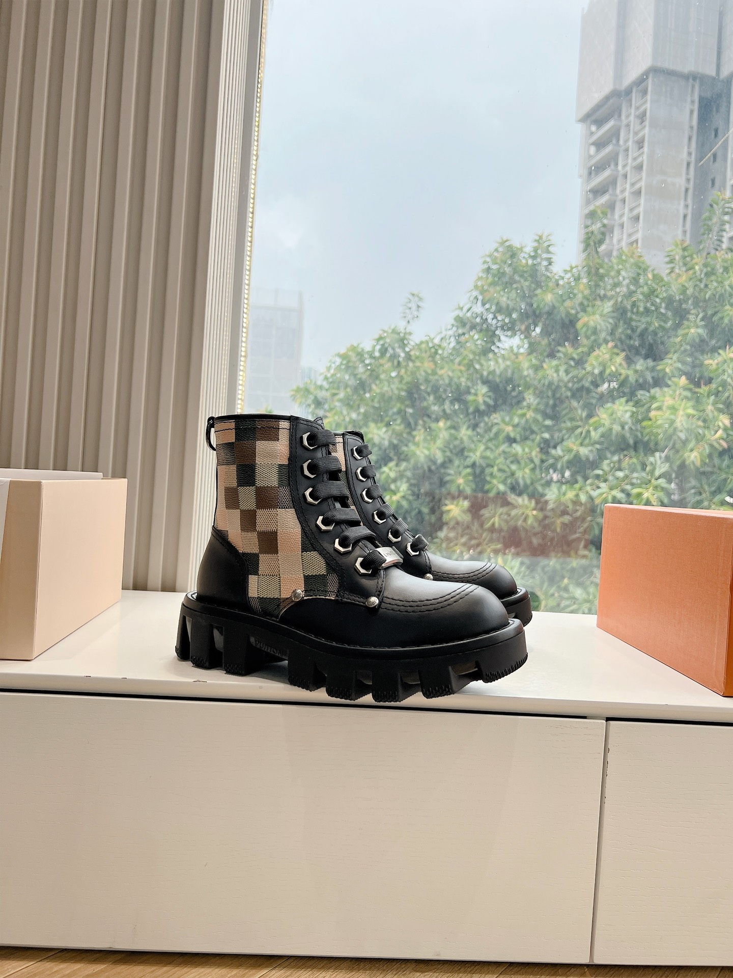 G199高版LV路易威登L家 驴牌 24ss 秋冬CHECKER系列 厚底 短靴 马丁靴 及踝 情侣款靴 3