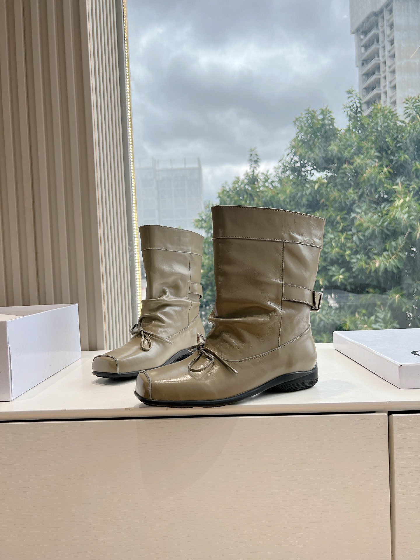 Stylish Short Boots with Pig Nose Design: Buy-for-Speech Butterfly Shoes Review - 图片 2