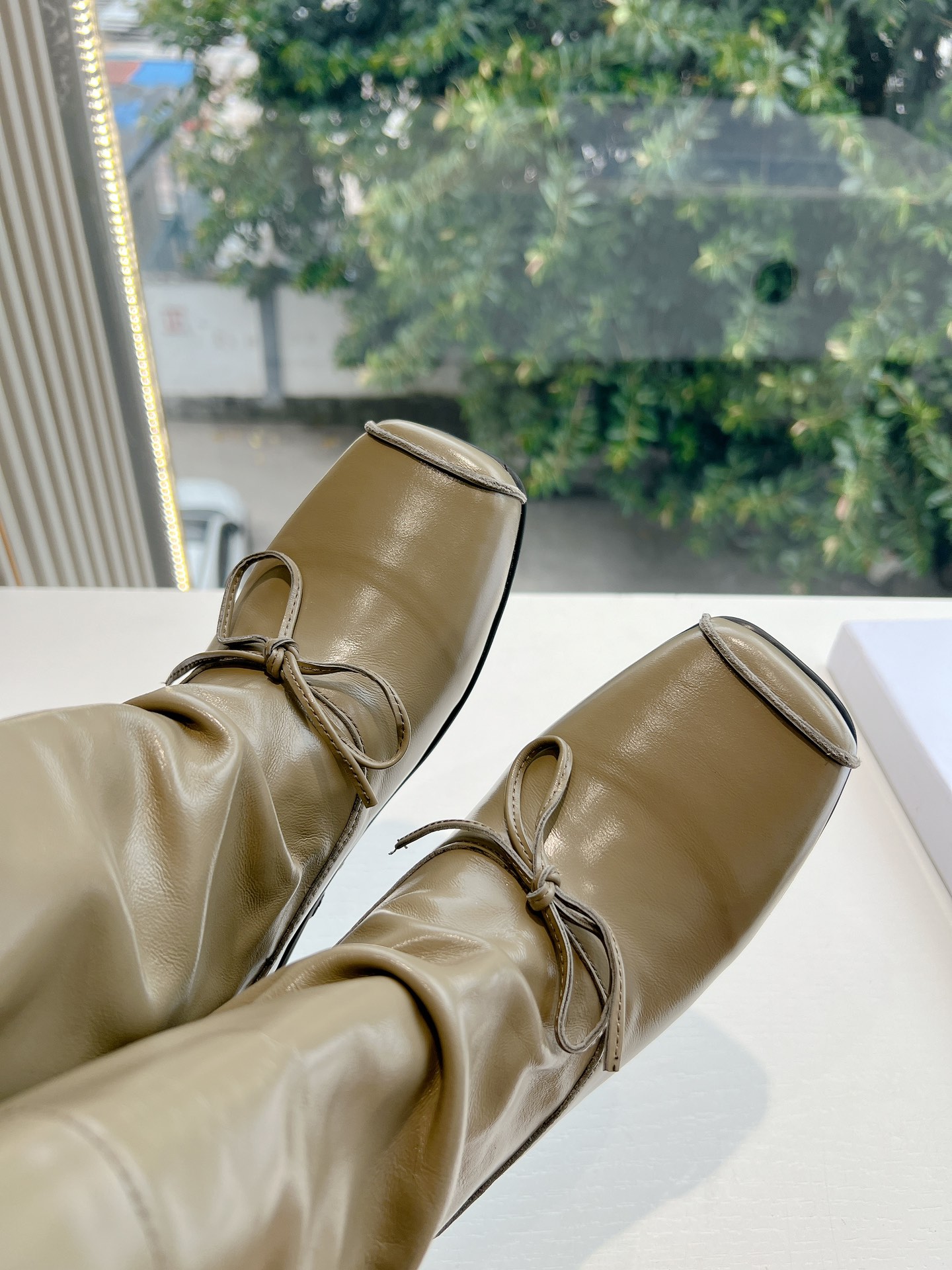 Stylish Short Boots with Pig Nose Design: Buy-for-Speech Butterfly Shoes Review - 图片 7